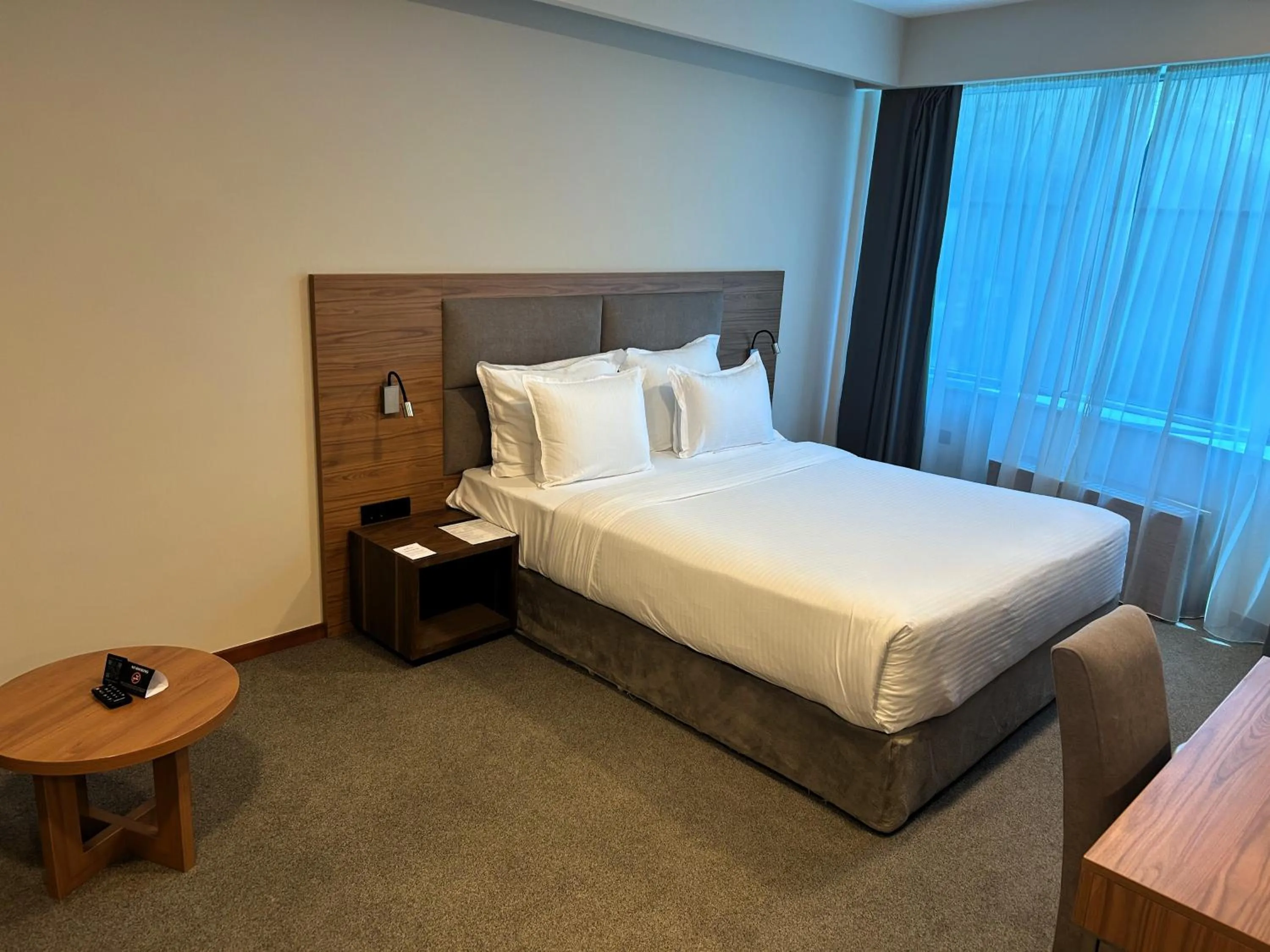 Bedroom, Bed in Radon Plaza