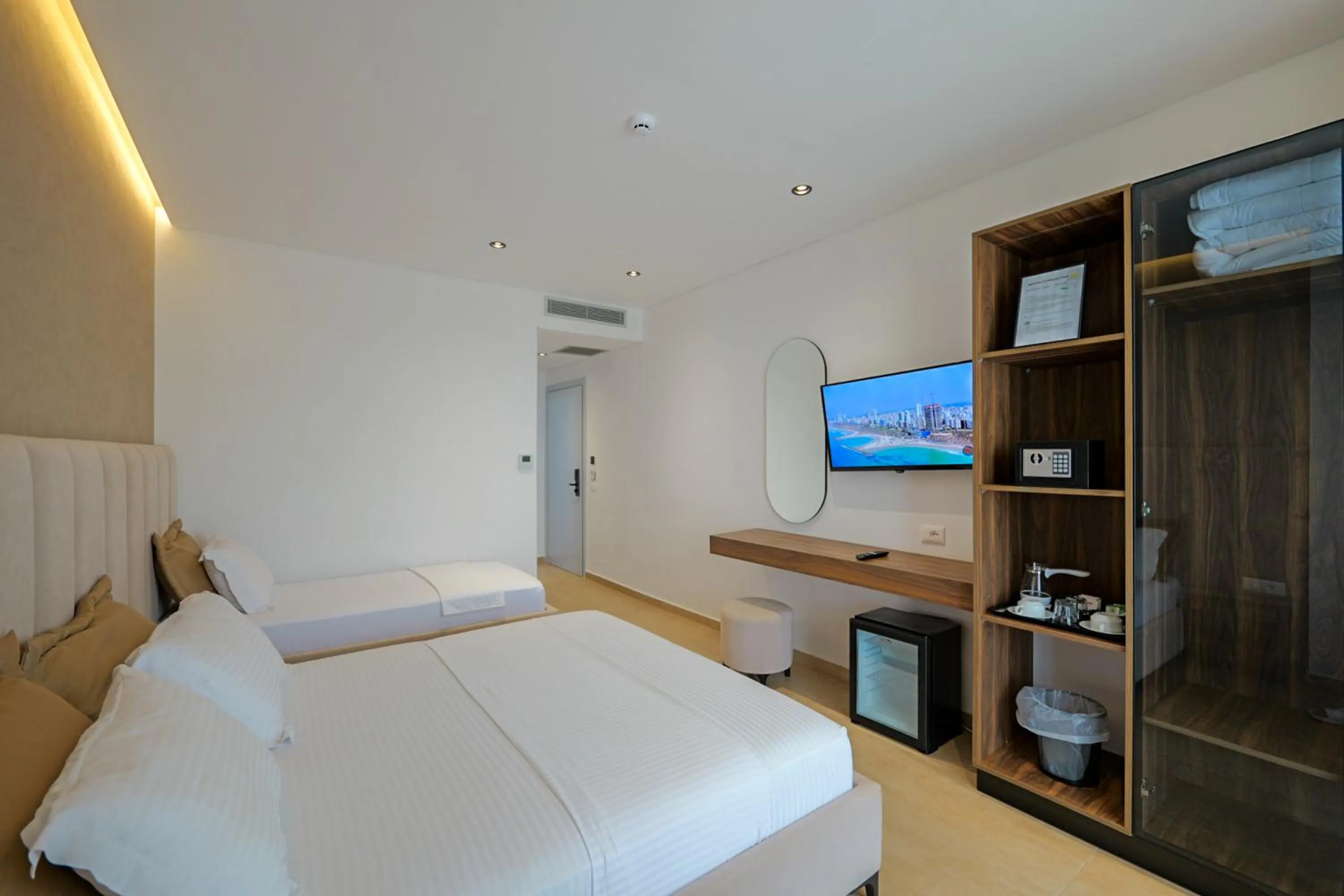 Bed in Sunlight Hotel