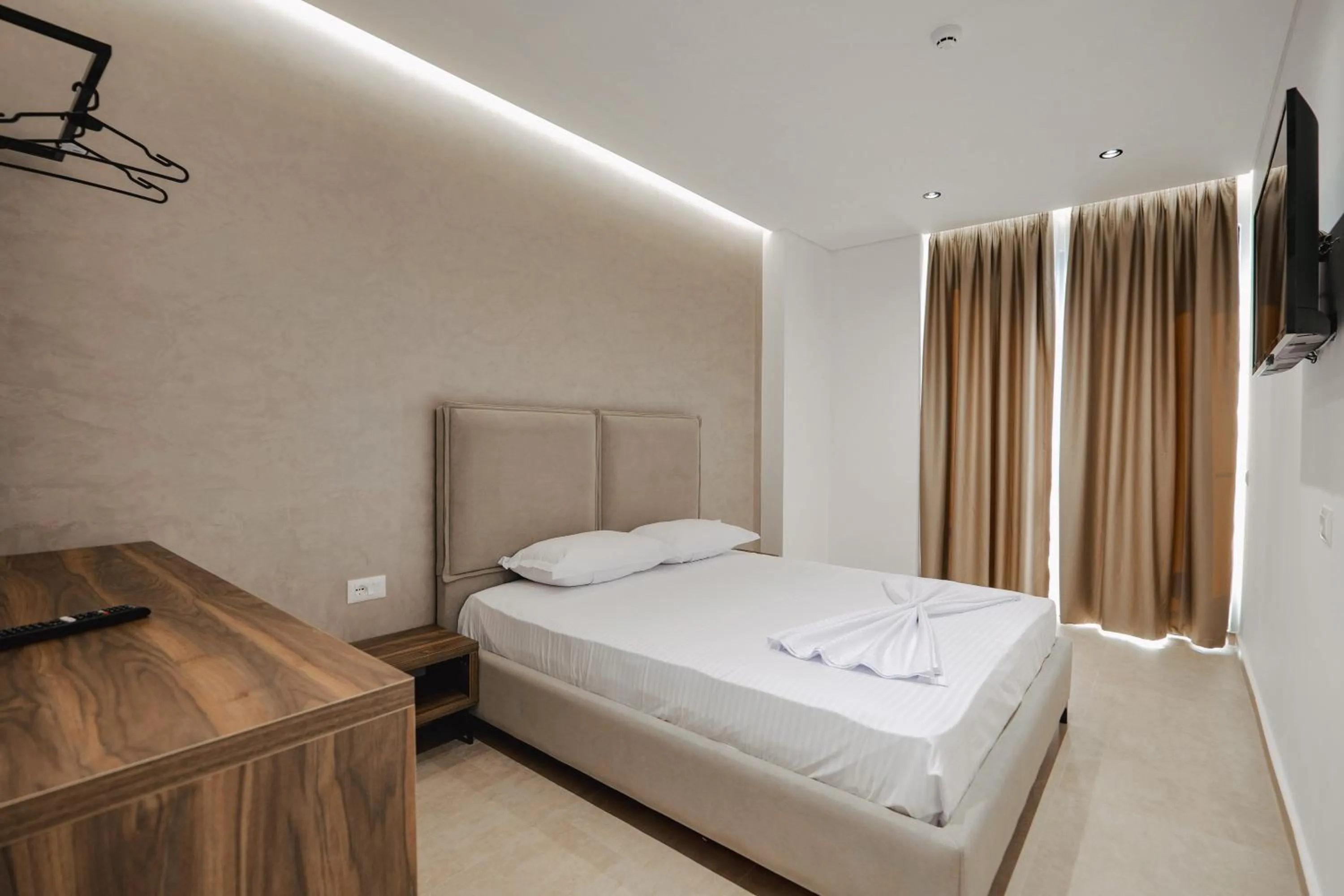 Bed in Sunlight Hotel