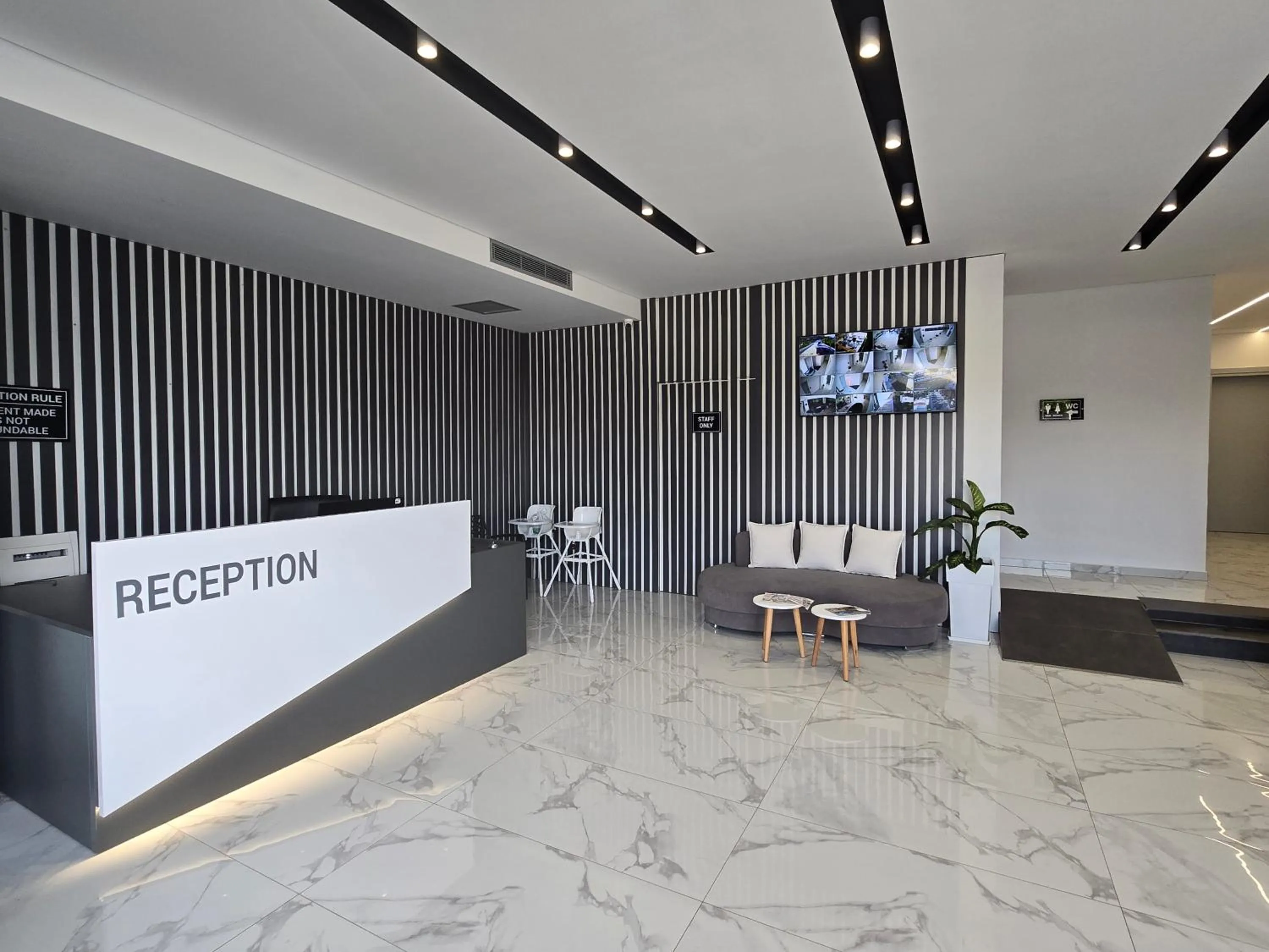 Restaurant/places to eat in Sunlight Hotel