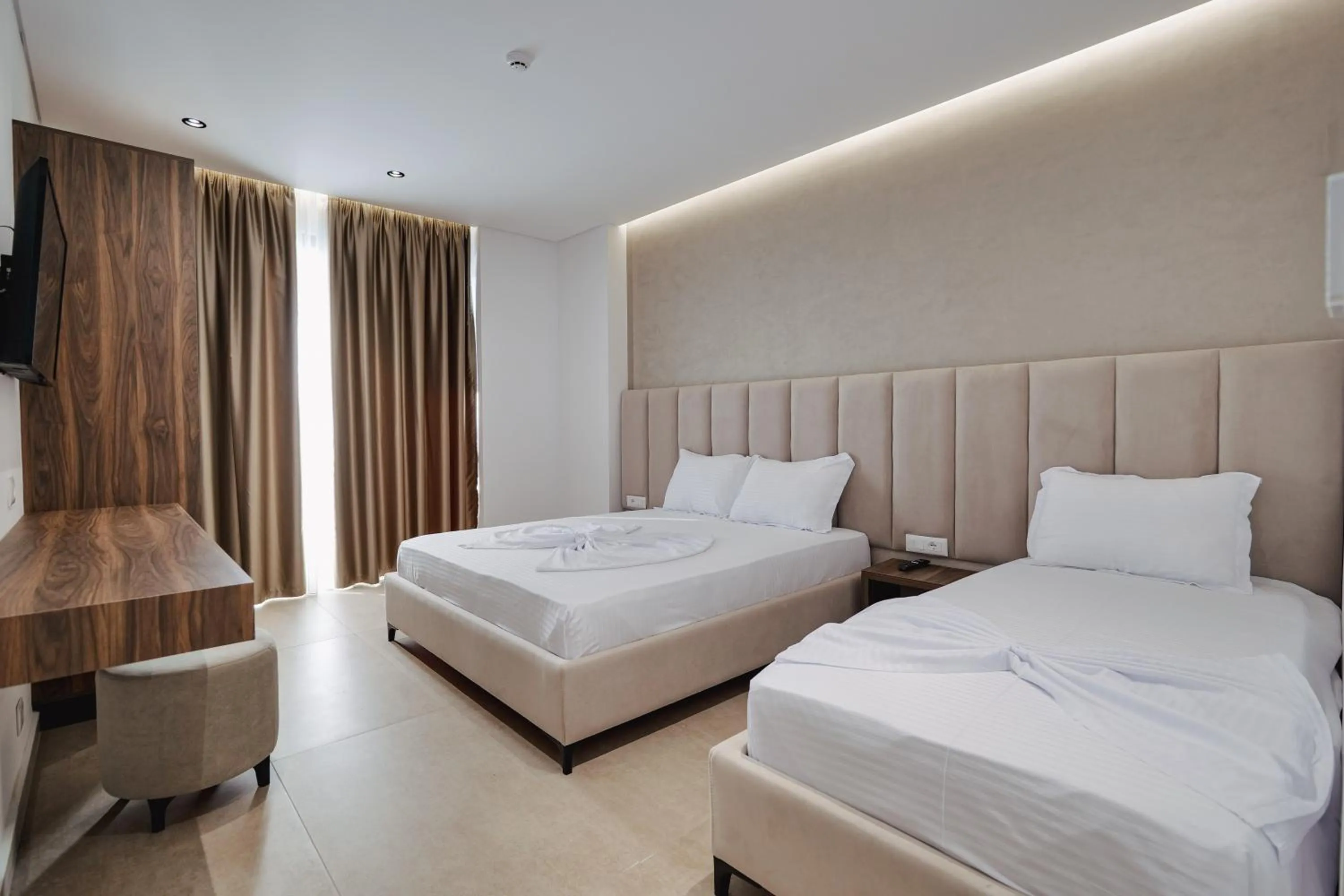 Bed in Sunlight Hotel