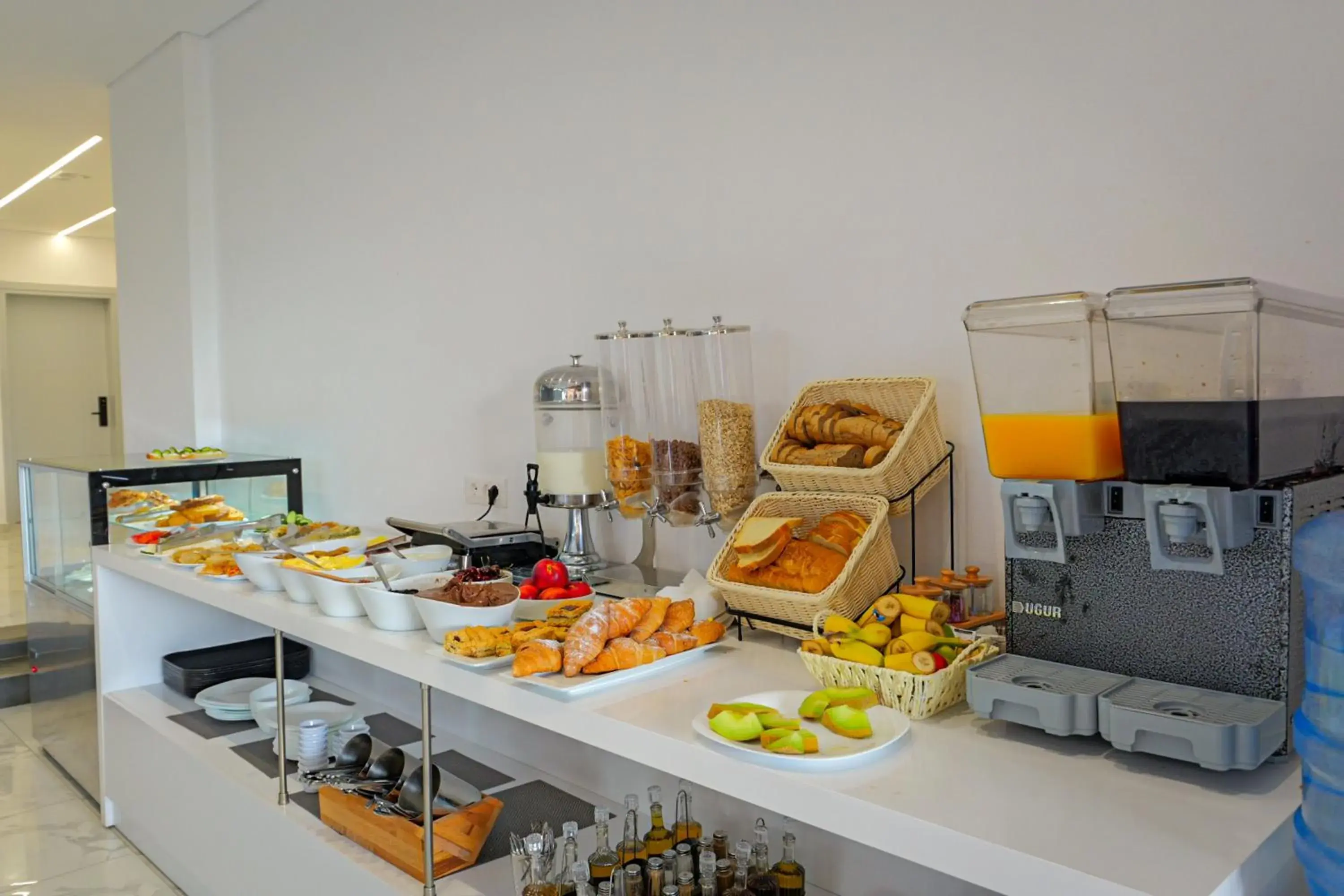 Food and drinks in Sunlight Hotel Food and drinks in Sunlight Hotel