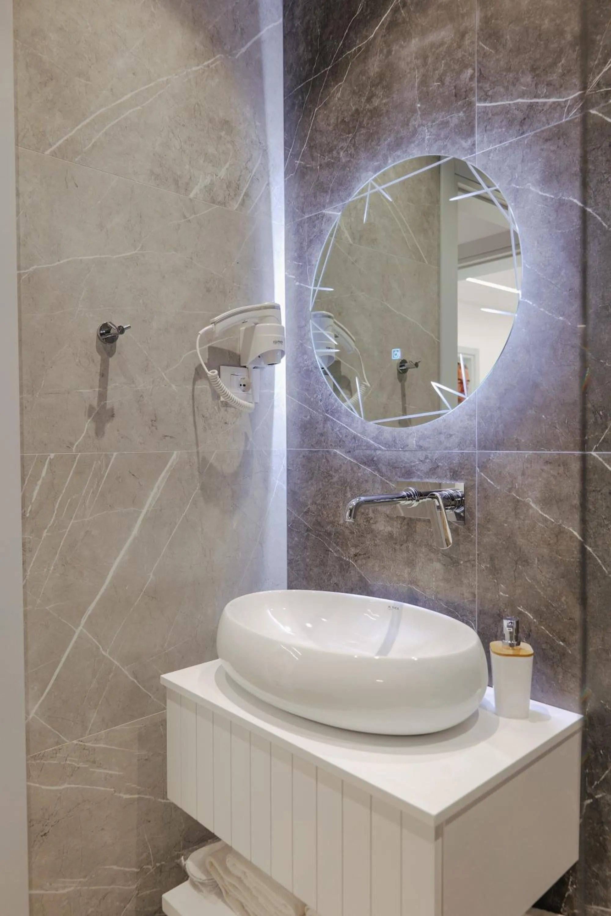 Shower in Sunlight Hotel