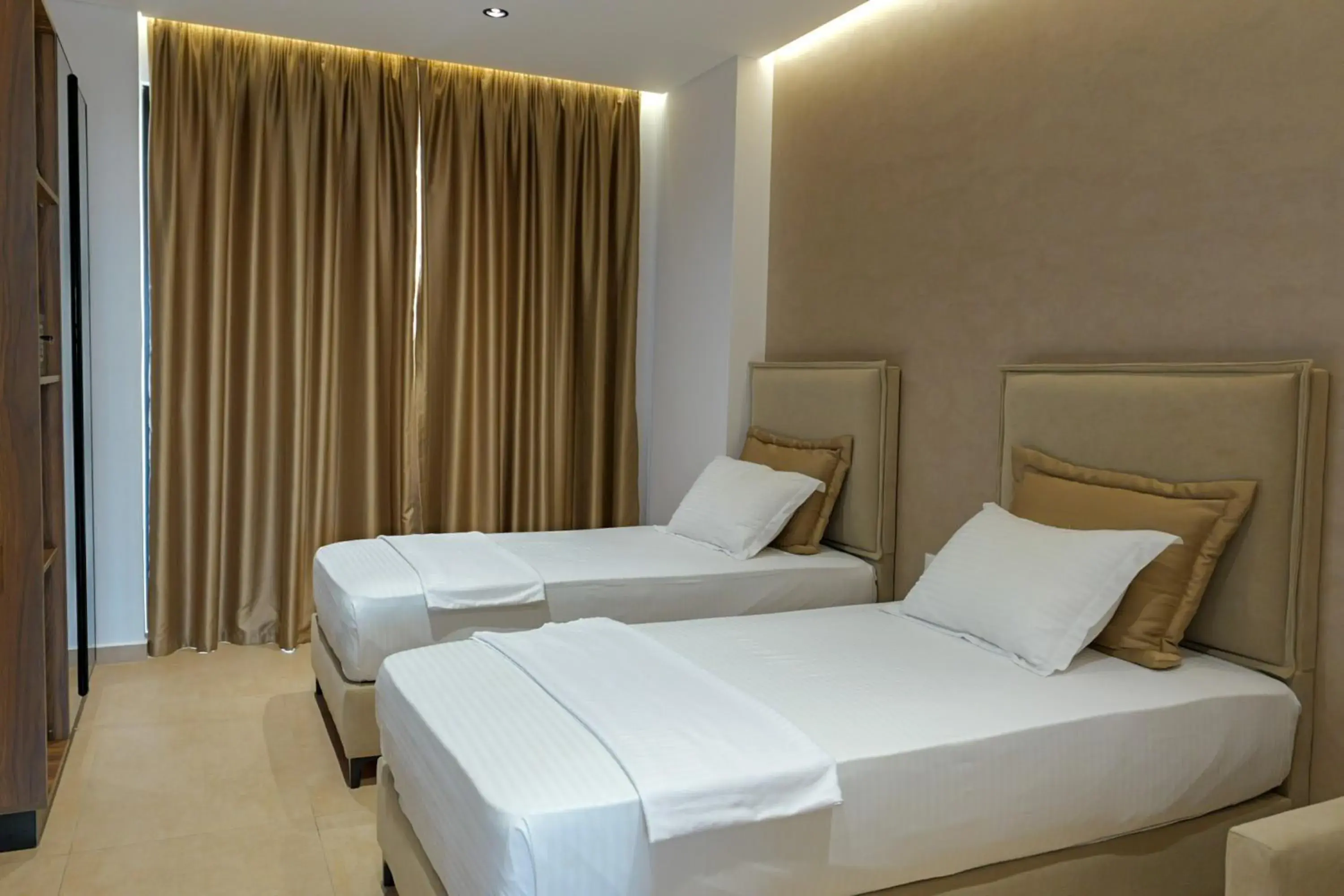 Bed in Sunlight Hotel Bed in Sunlight Hotel