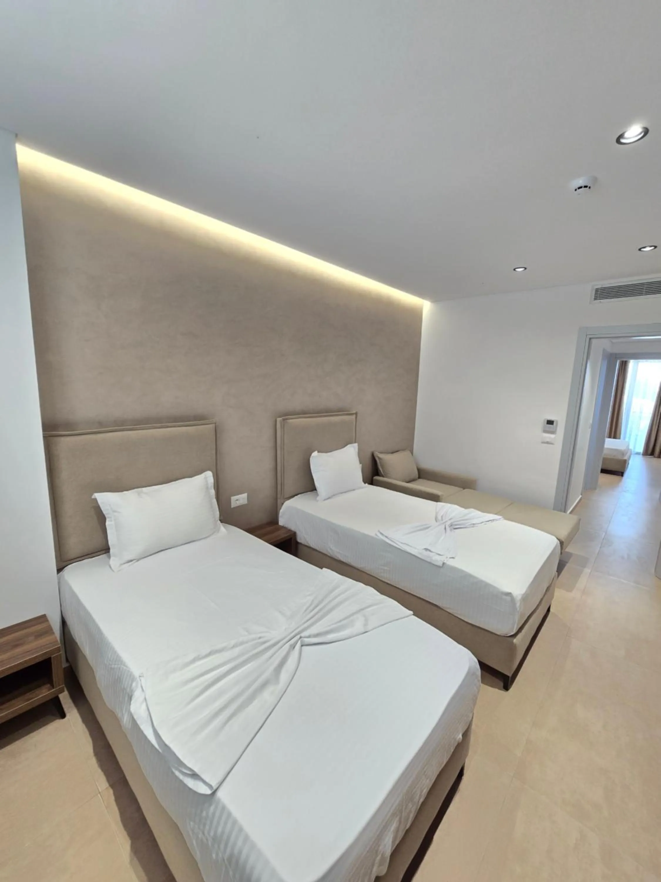 Bed in Sunlight Hotel