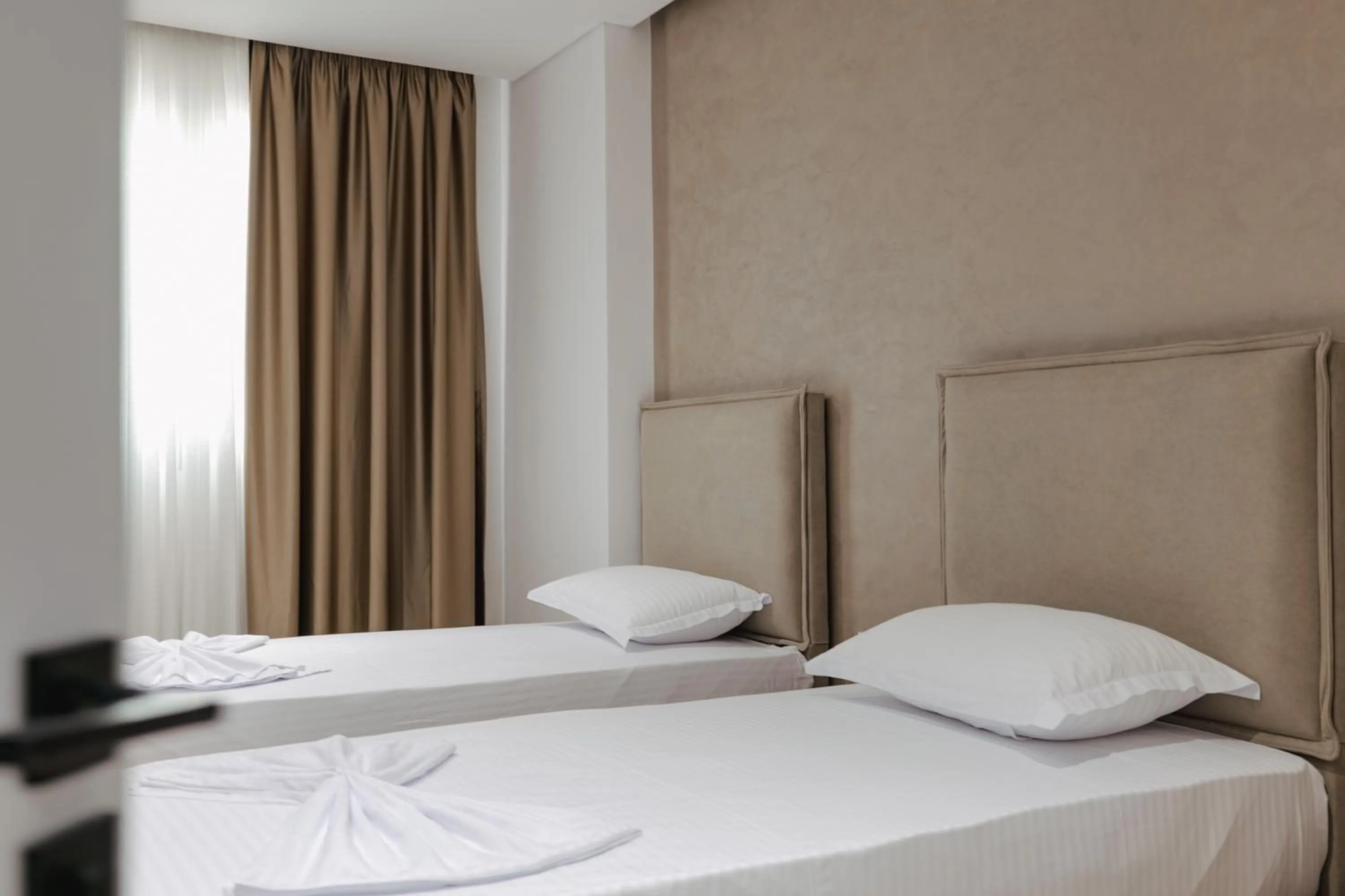 Bed in Sunlight Hotel