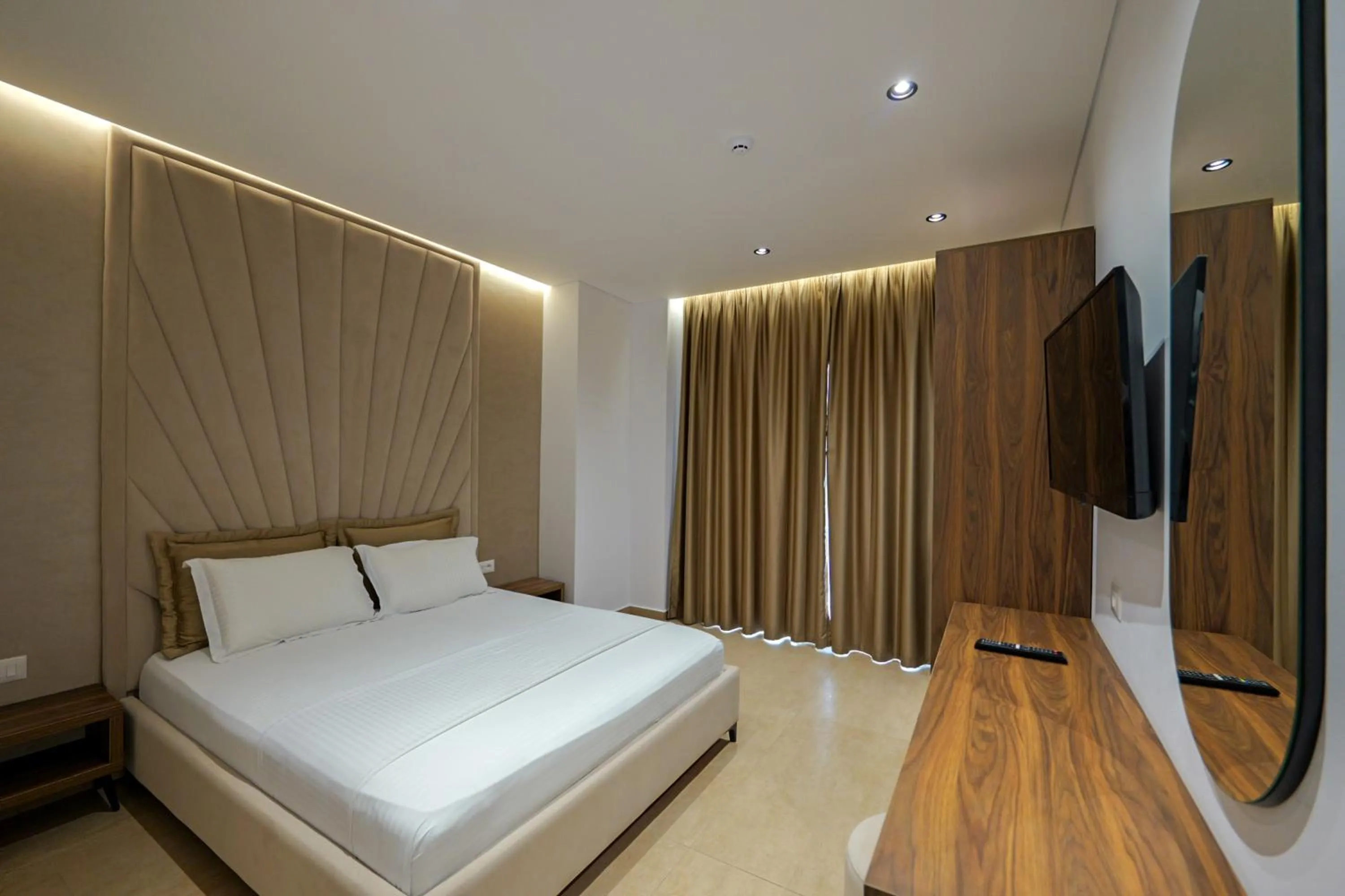 Bed in Sunlight Hotel