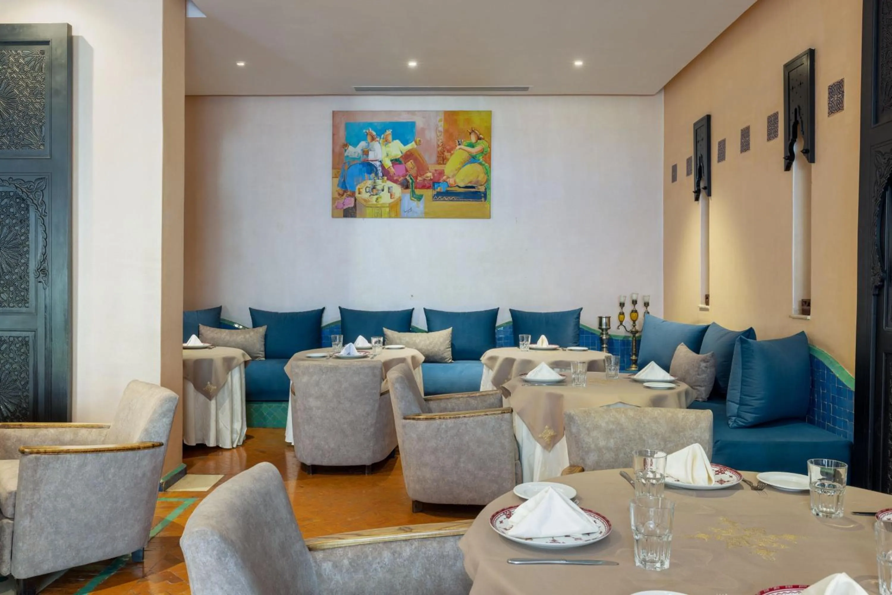 Restaurant/places to eat in Le Meridien N'fis