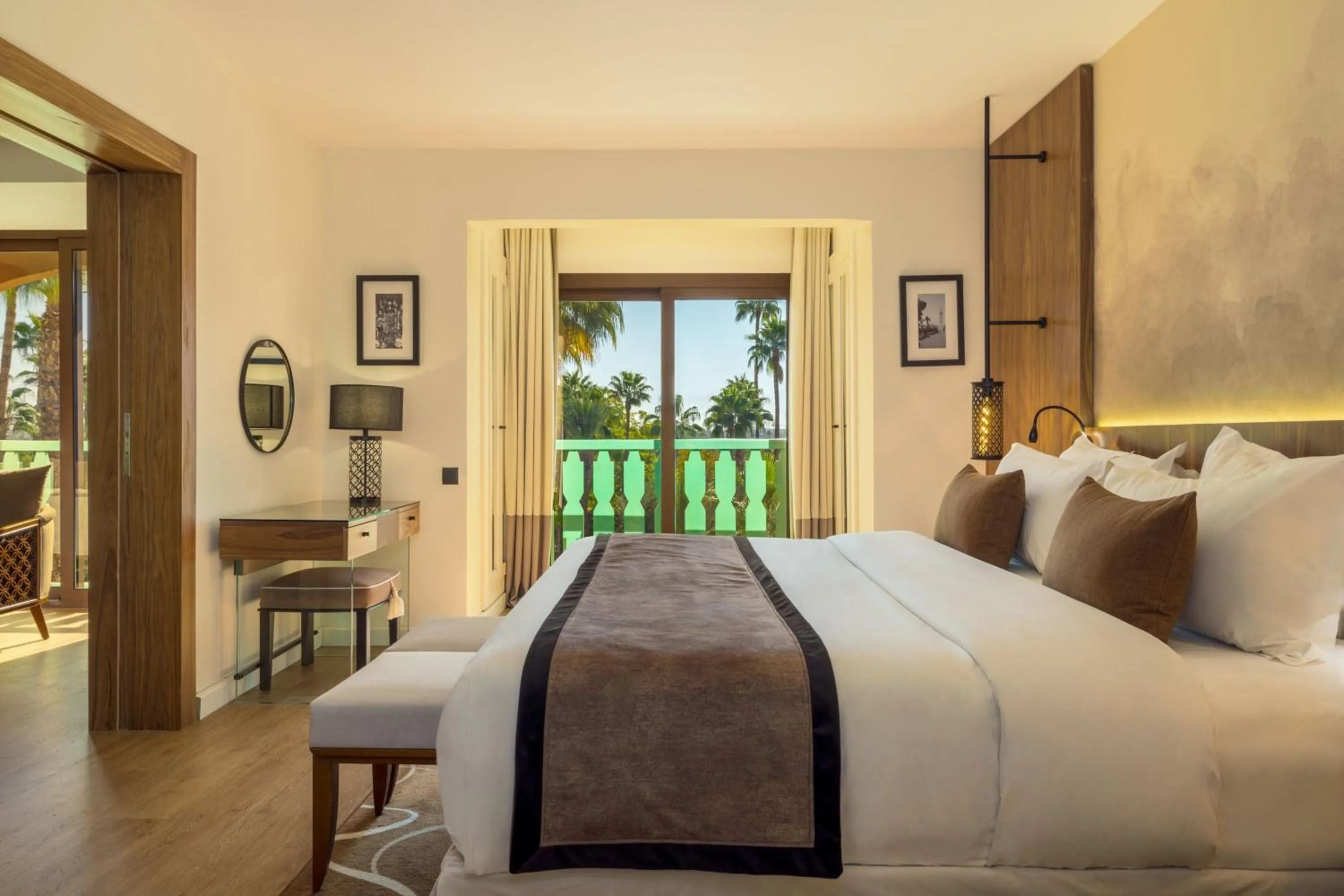 Photo of the whole room, Bed in Le Meridien N'fis