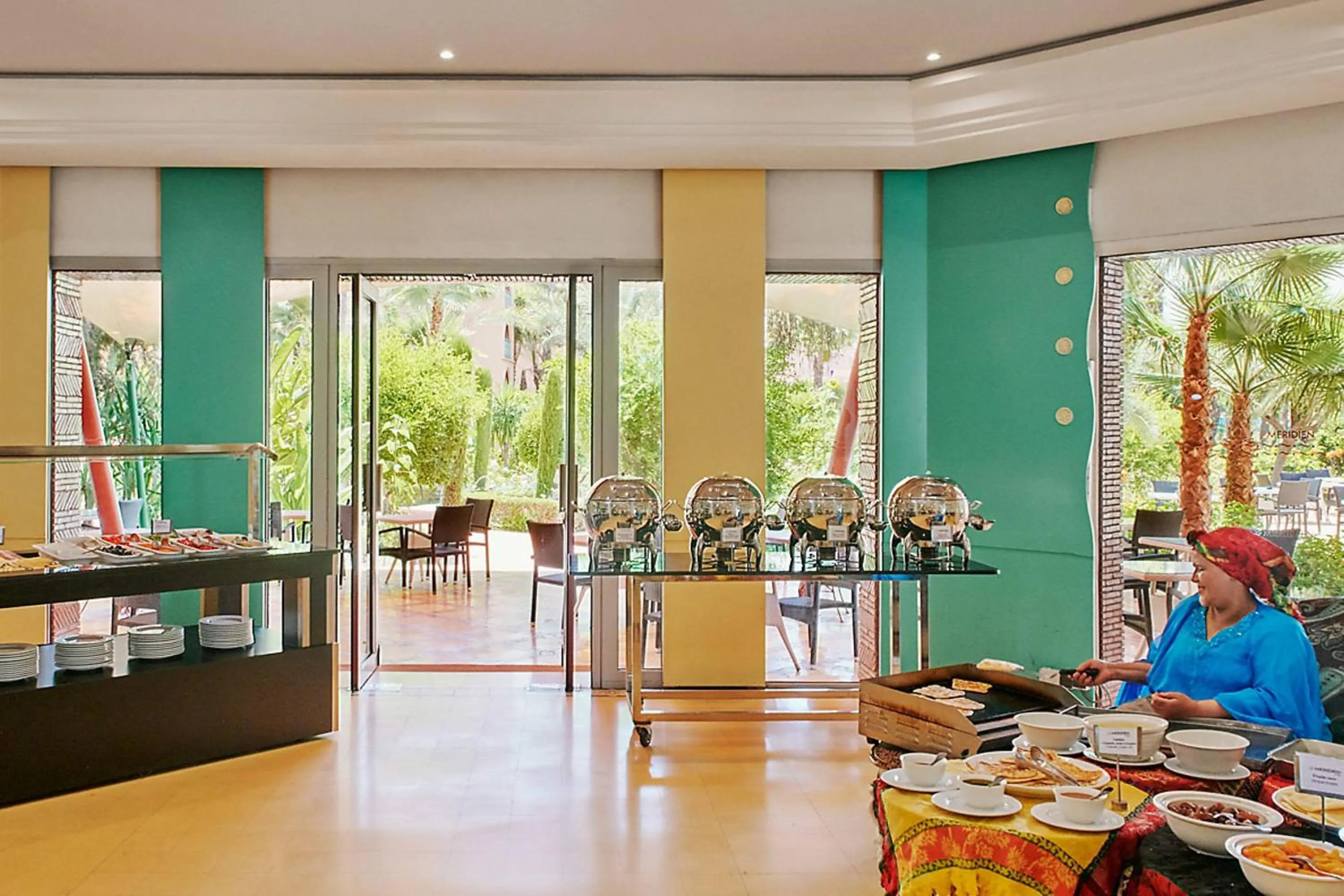 Restaurant/places to eat in Le Meridien N'fis