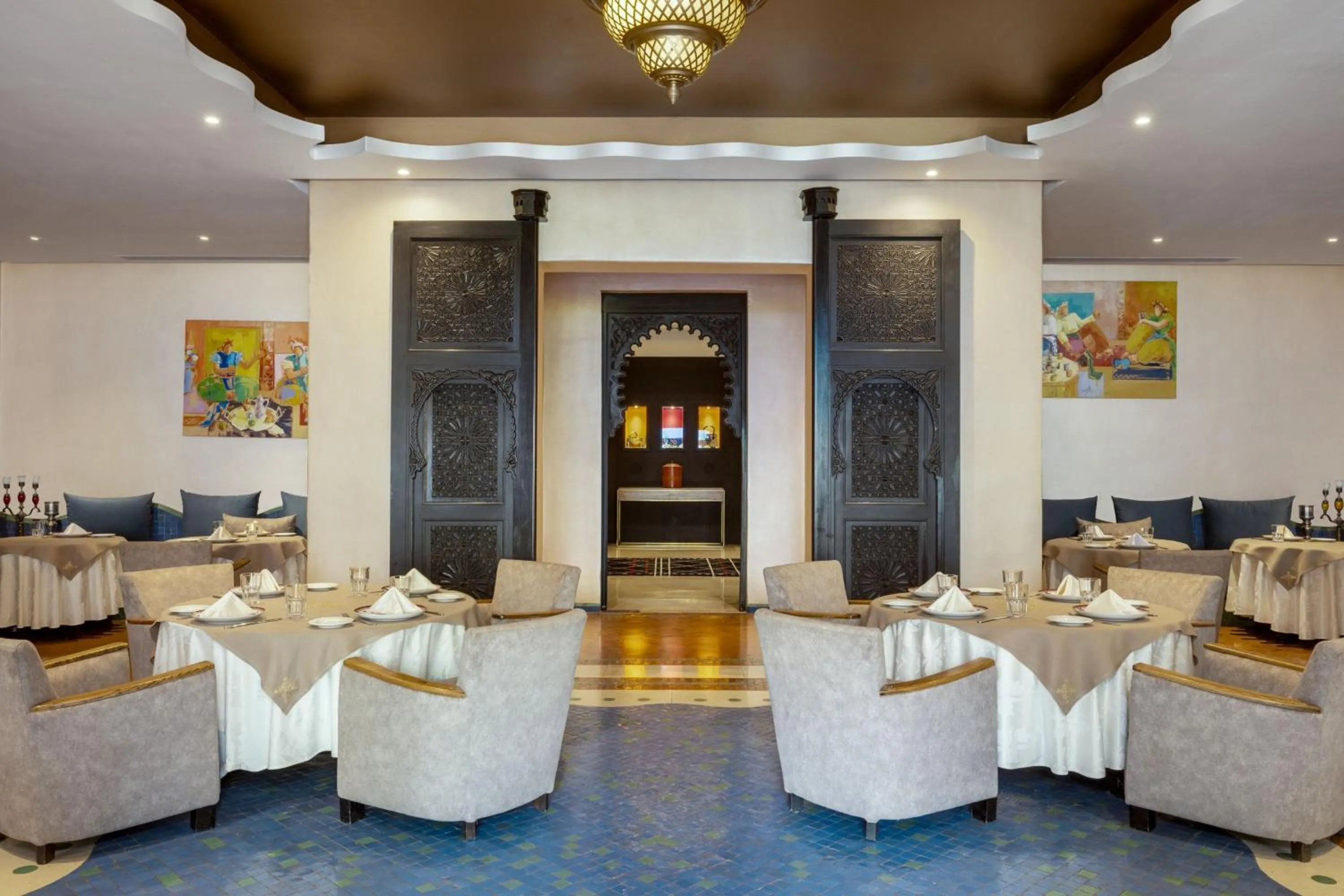 Restaurant/places to eat in Le Meridien N'fis