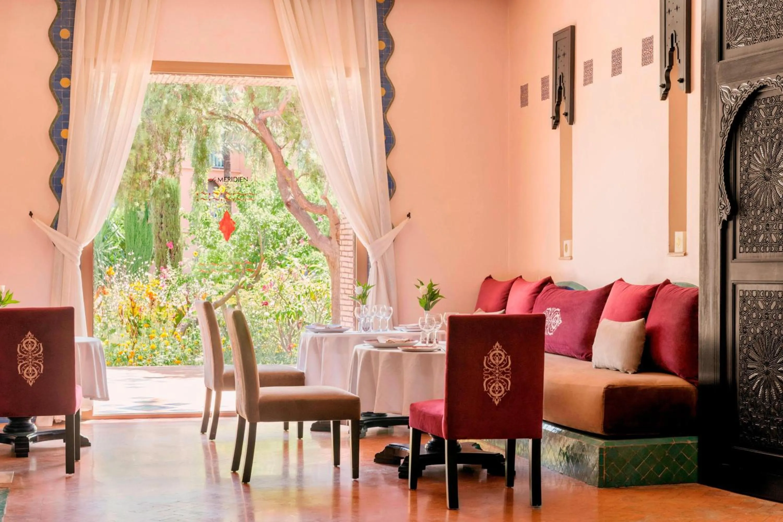 Restaurant/places to eat in Le Meridien N'fis