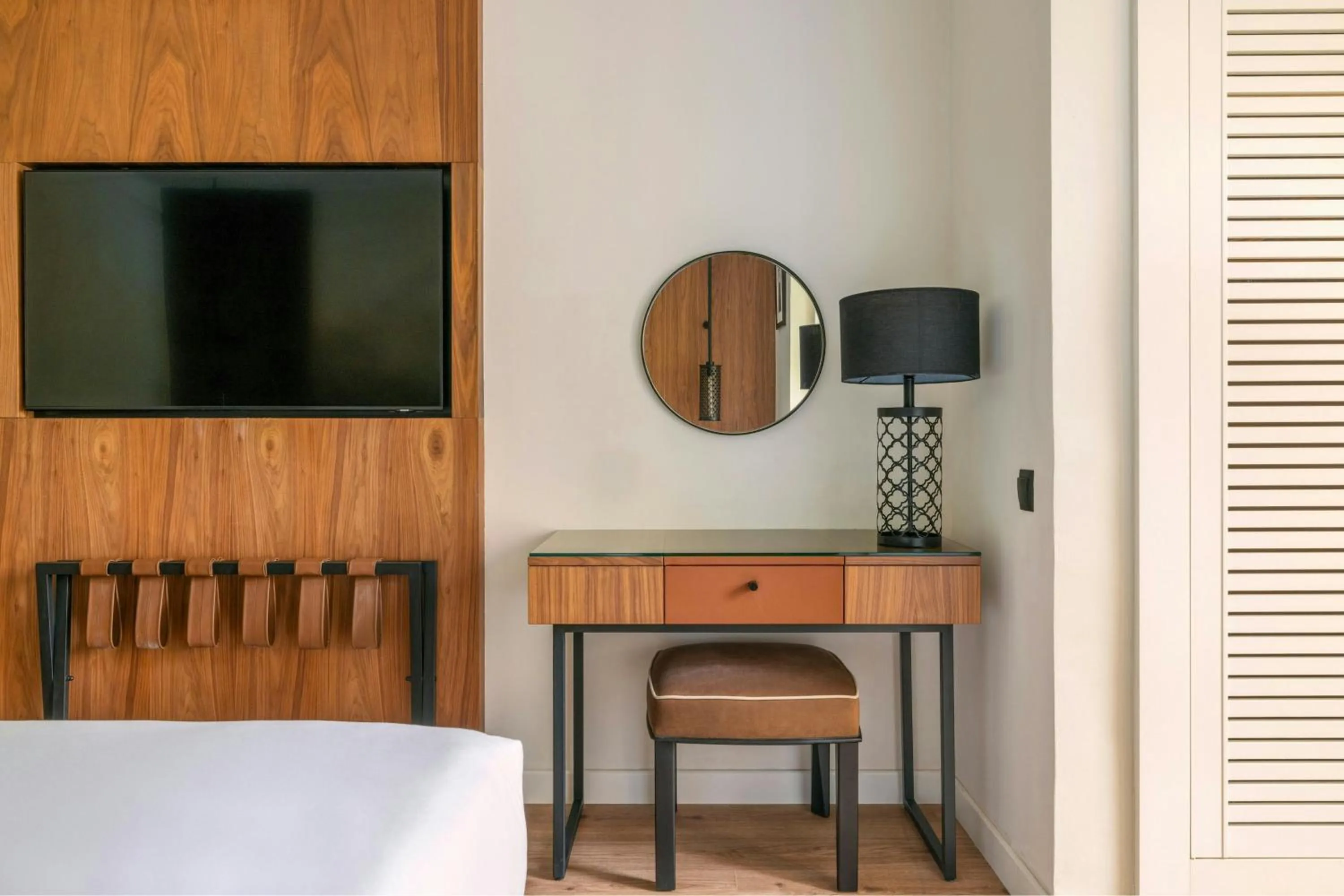 Photo of the whole room, Bed in Le Meridien N'fis