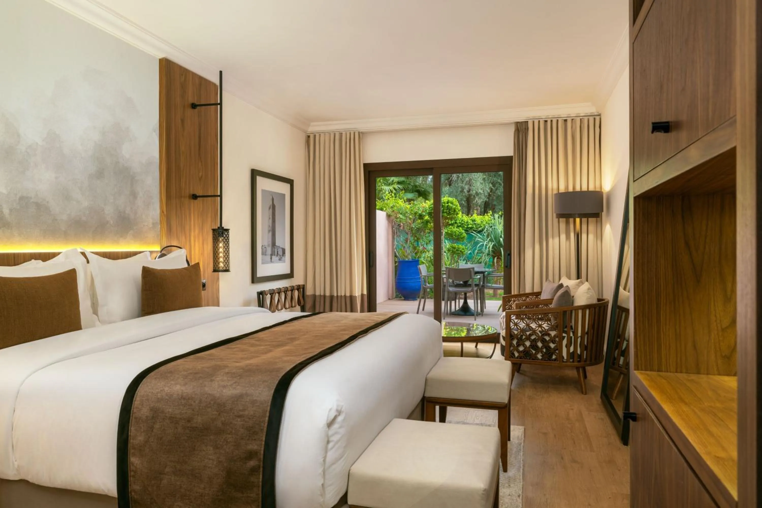 Bedroom, Bed in Le Meridien N'fis