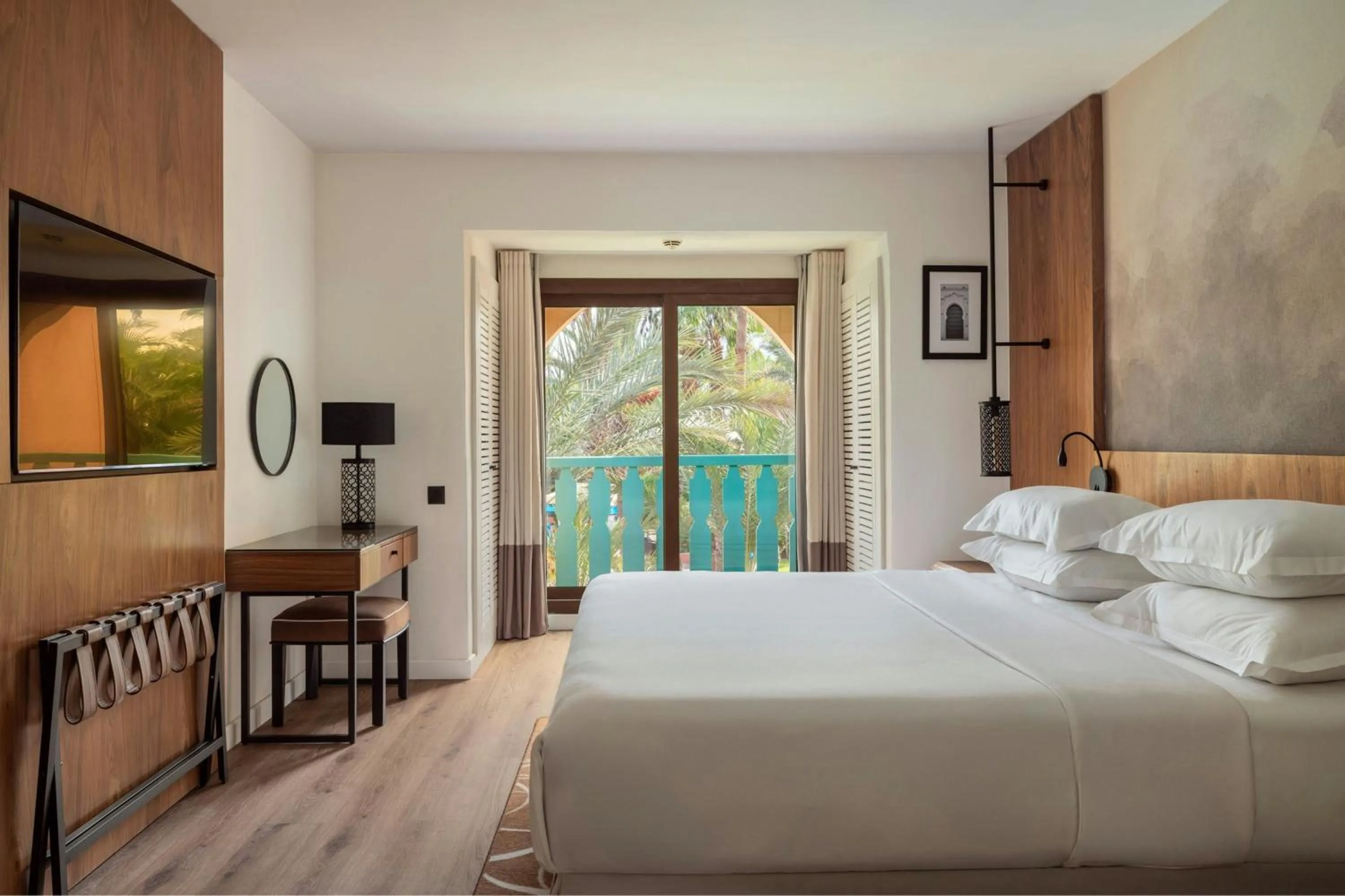 Photo of the whole room, Bed in Le Meridien N'fis