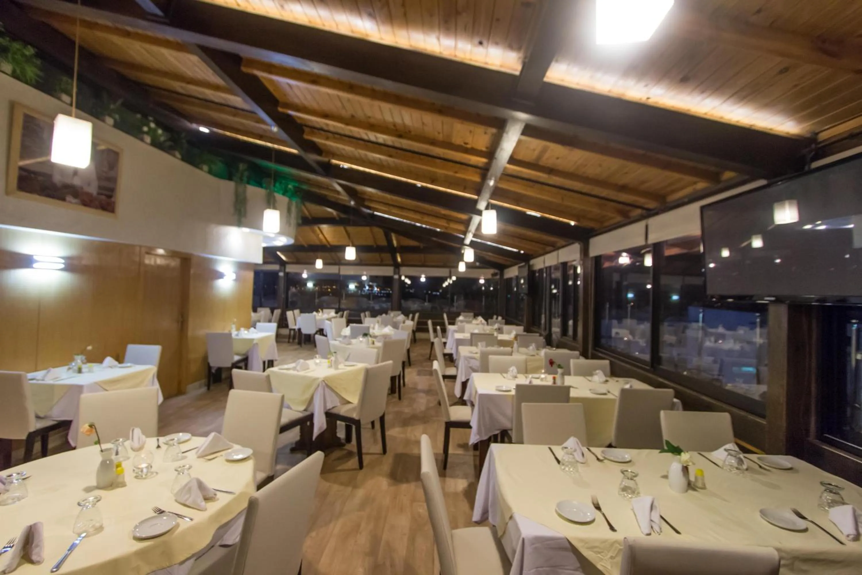 Restaurant/places to eat in Zahrat Al Jabal