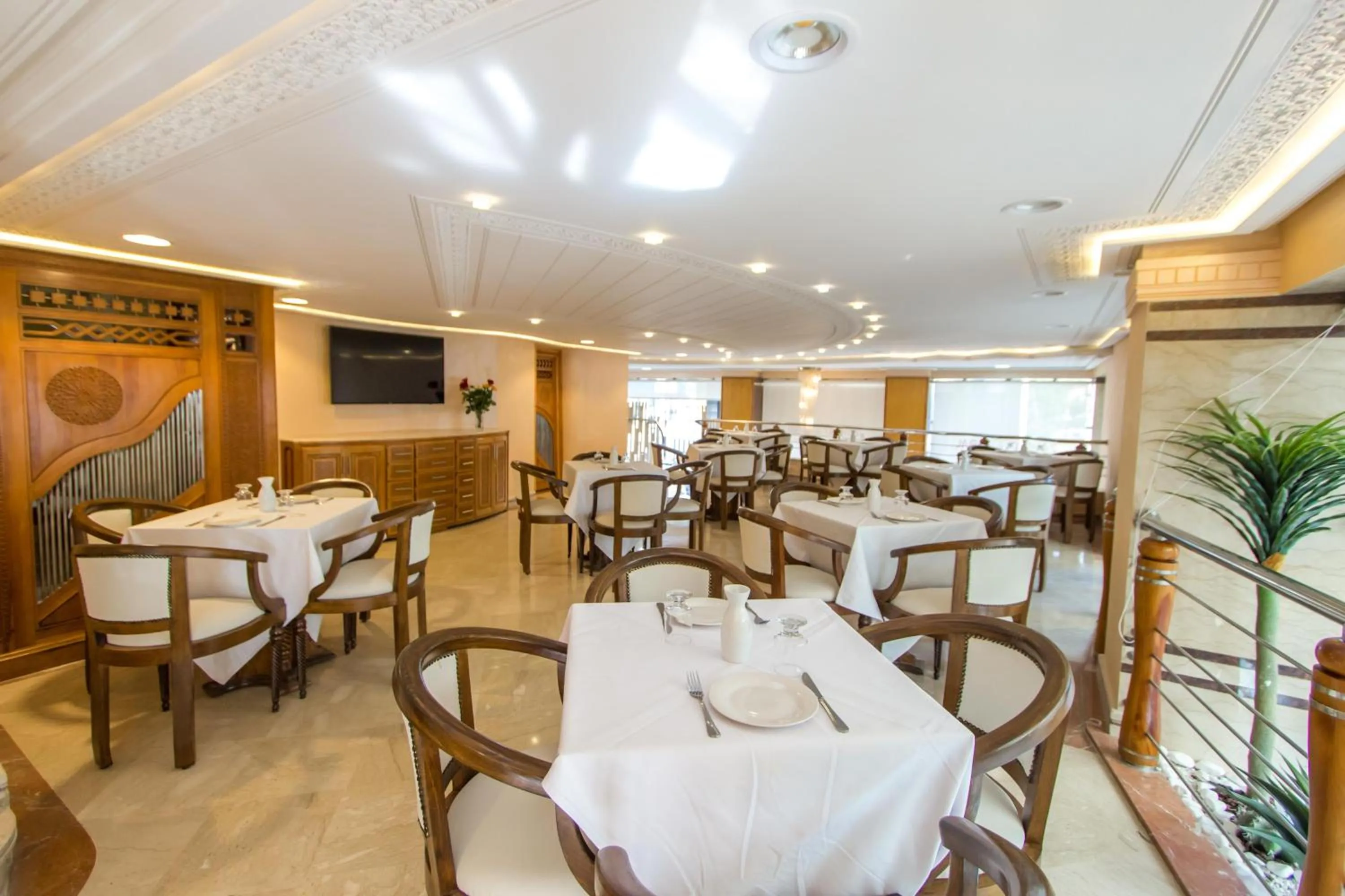 Restaurant/places to eat in Zahrat Al Jabal