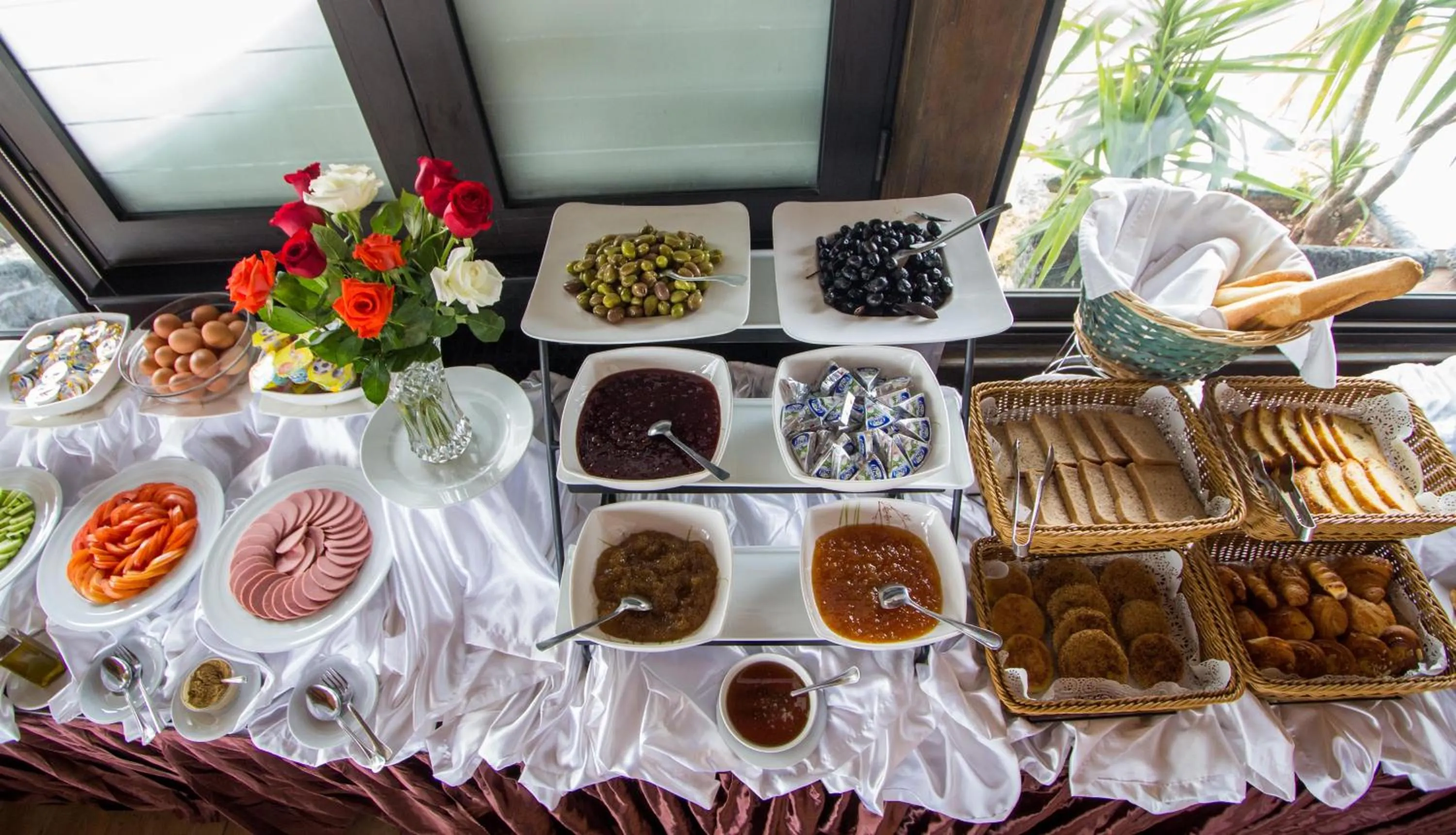 Buffet breakfast in Zahrat Al Jabal