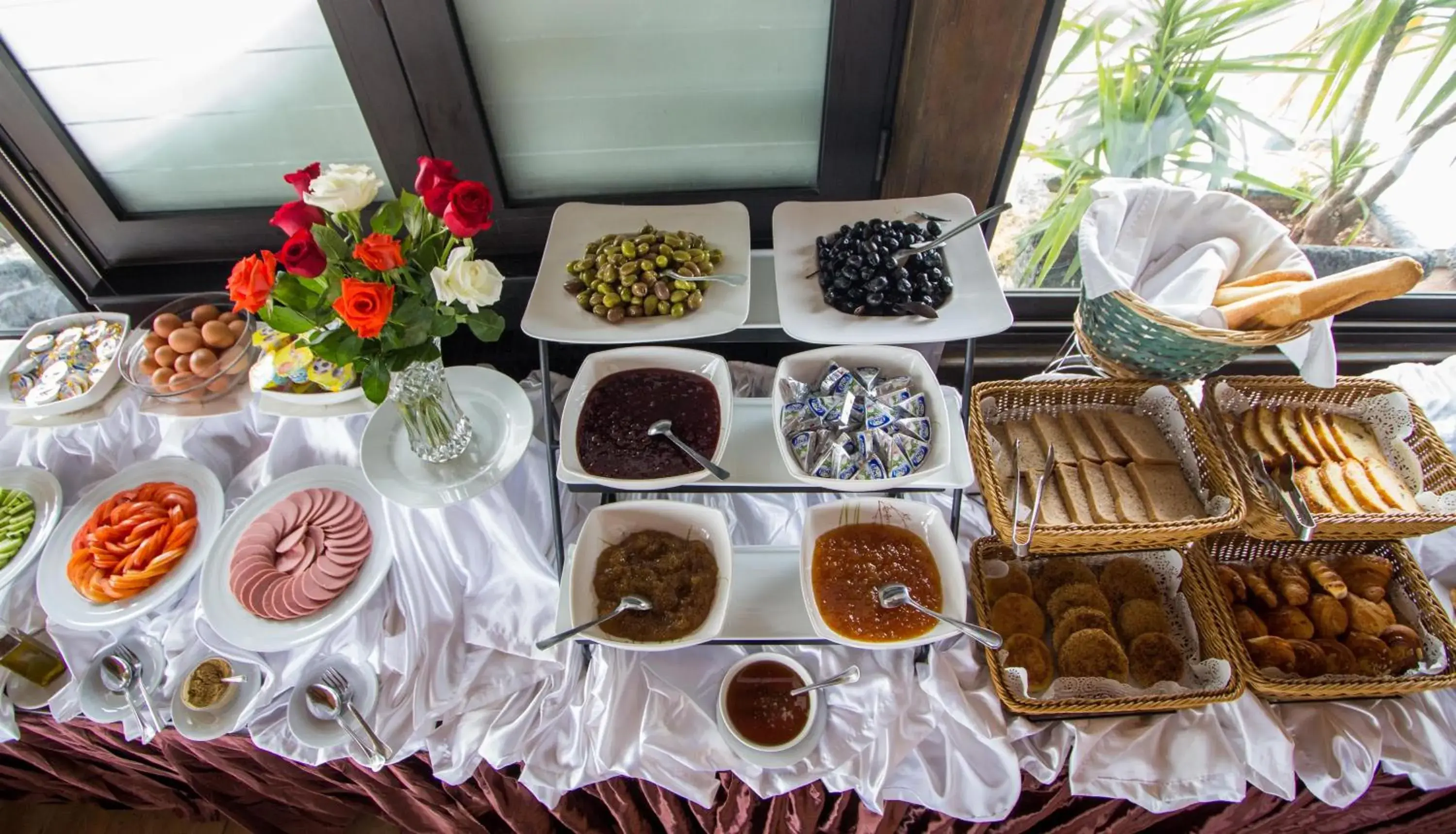 Buffet breakfast in Zahrat Al Jabal Buffet breakfast in Zahrat Al Jabal