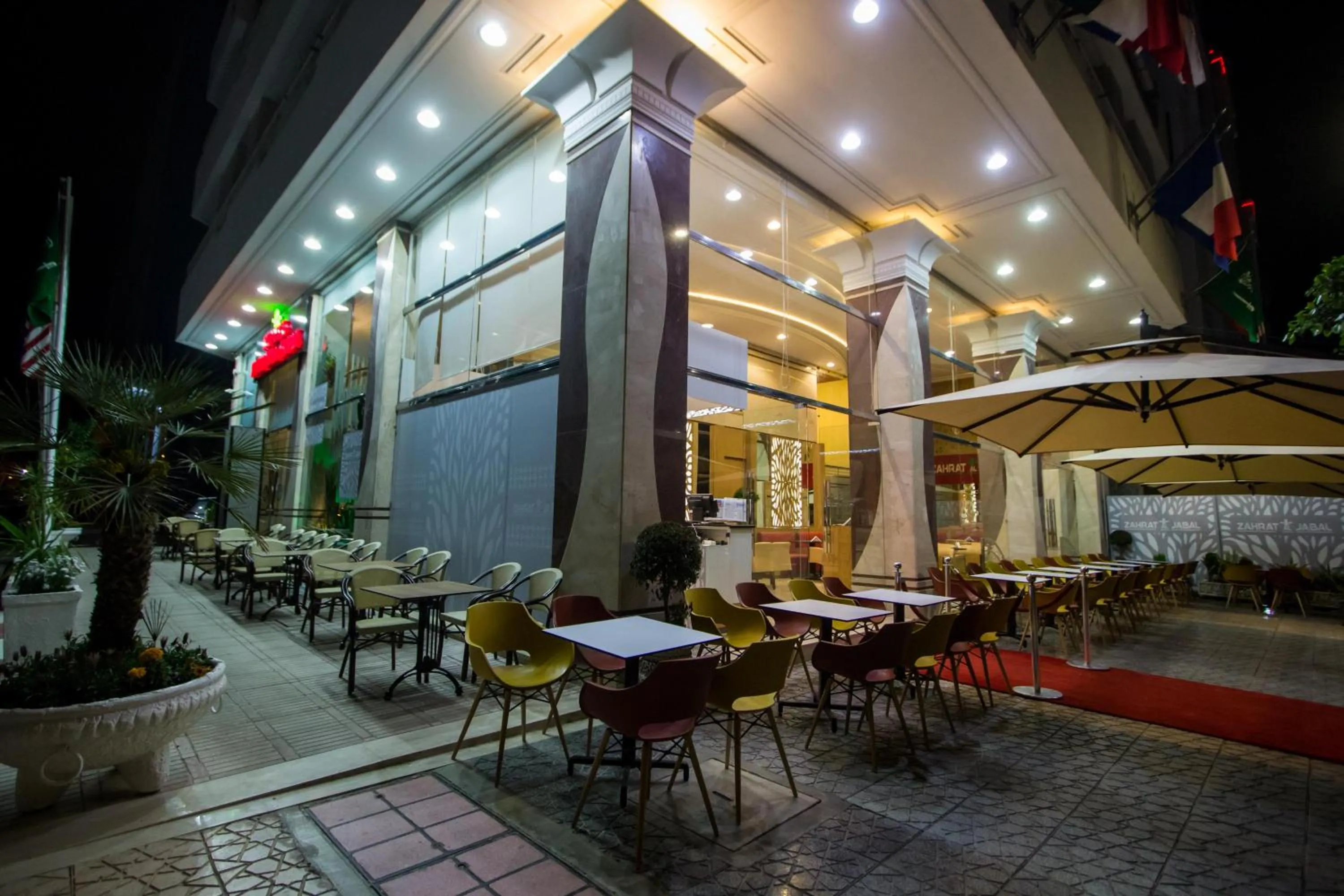 Restaurant/places to eat in Zahrat Al Jabal