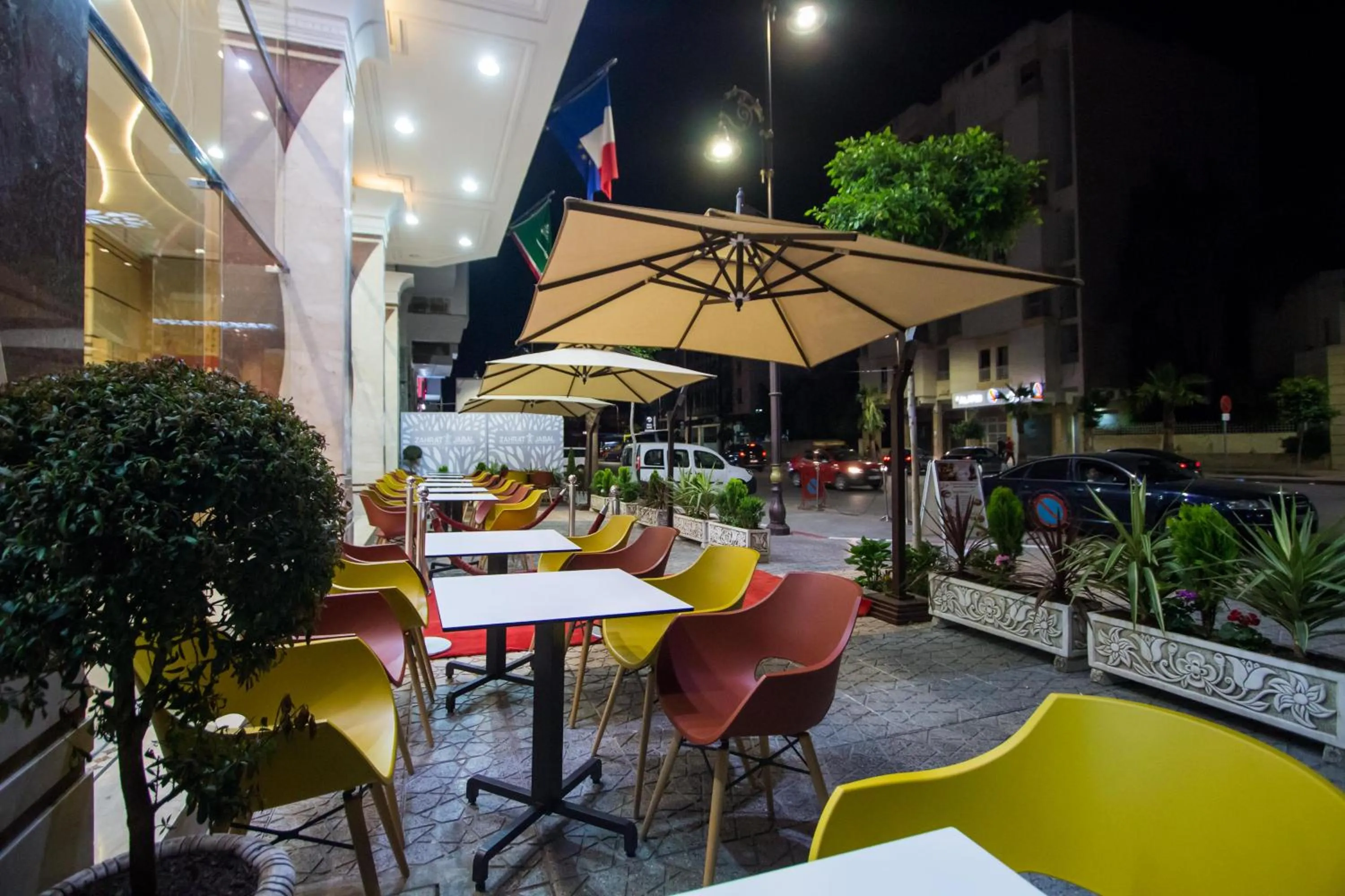 Restaurant/places to eat in Zahrat Al Jabal