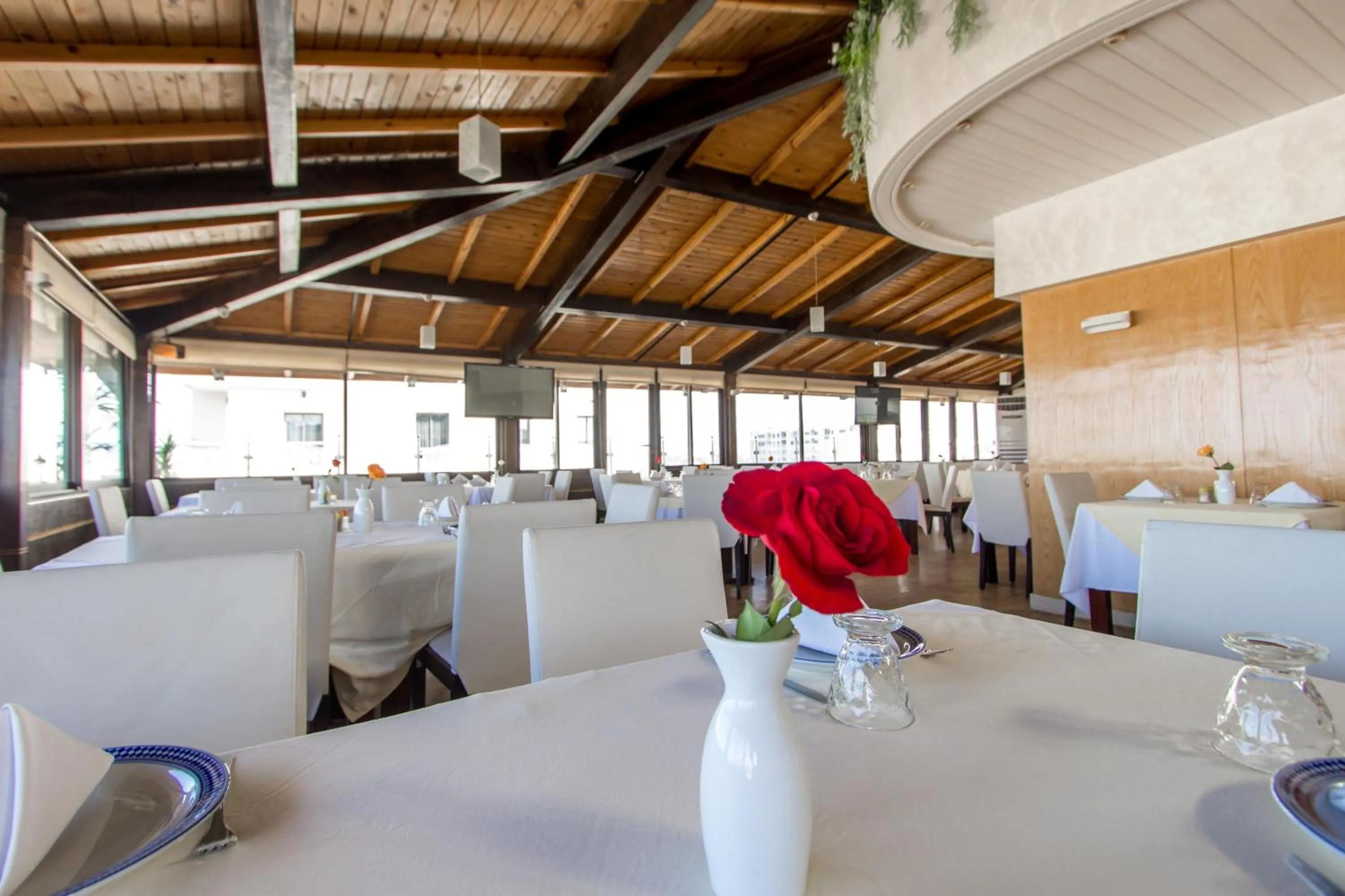 Restaurant/places to eat in Zahrat Al Jabal