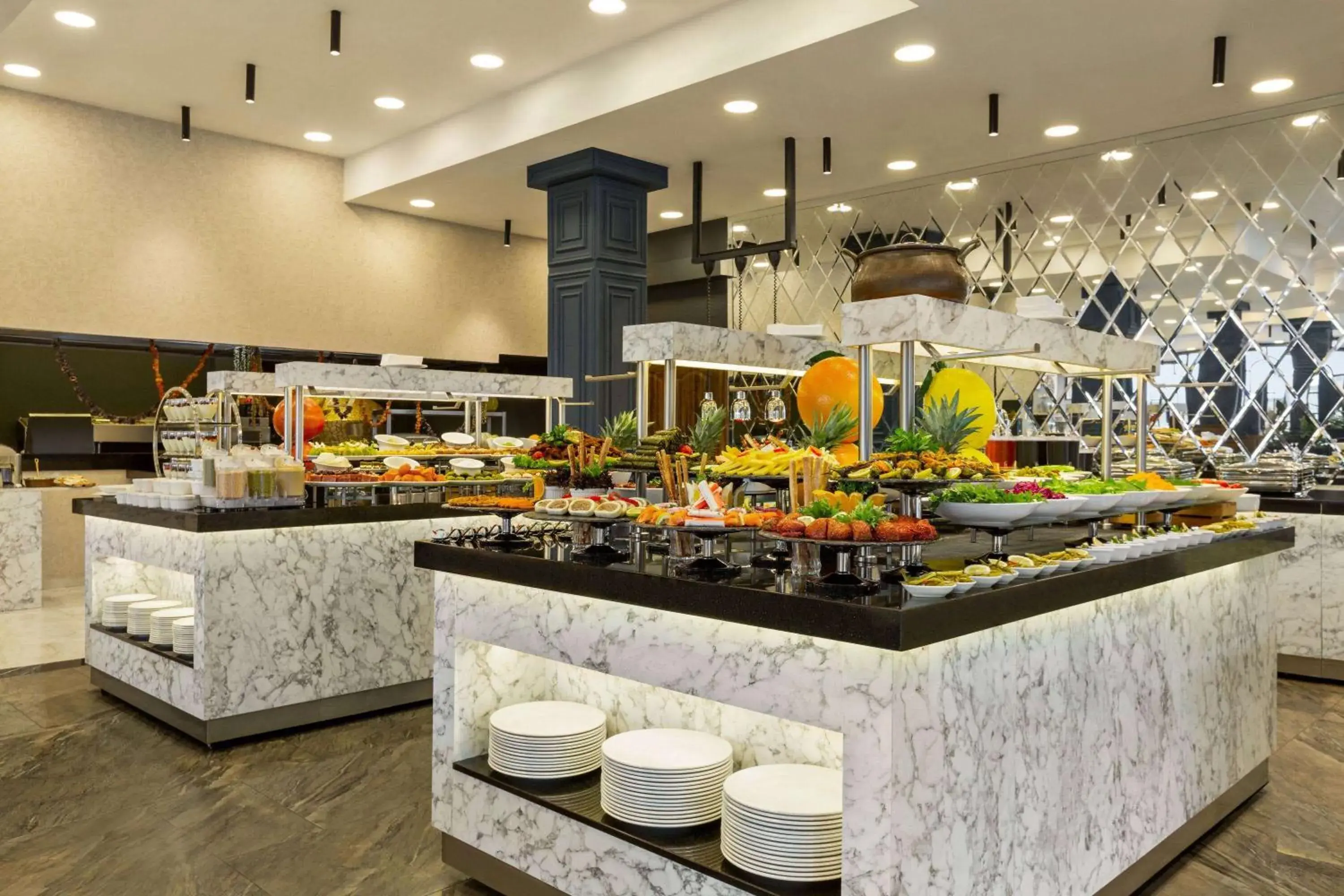Restaurant/places to eat in Ramada Resort By Wyndham Sapanca Thermal Restaurant/places to eat in Ramada Resort By Wyndham Sapanca Thermal