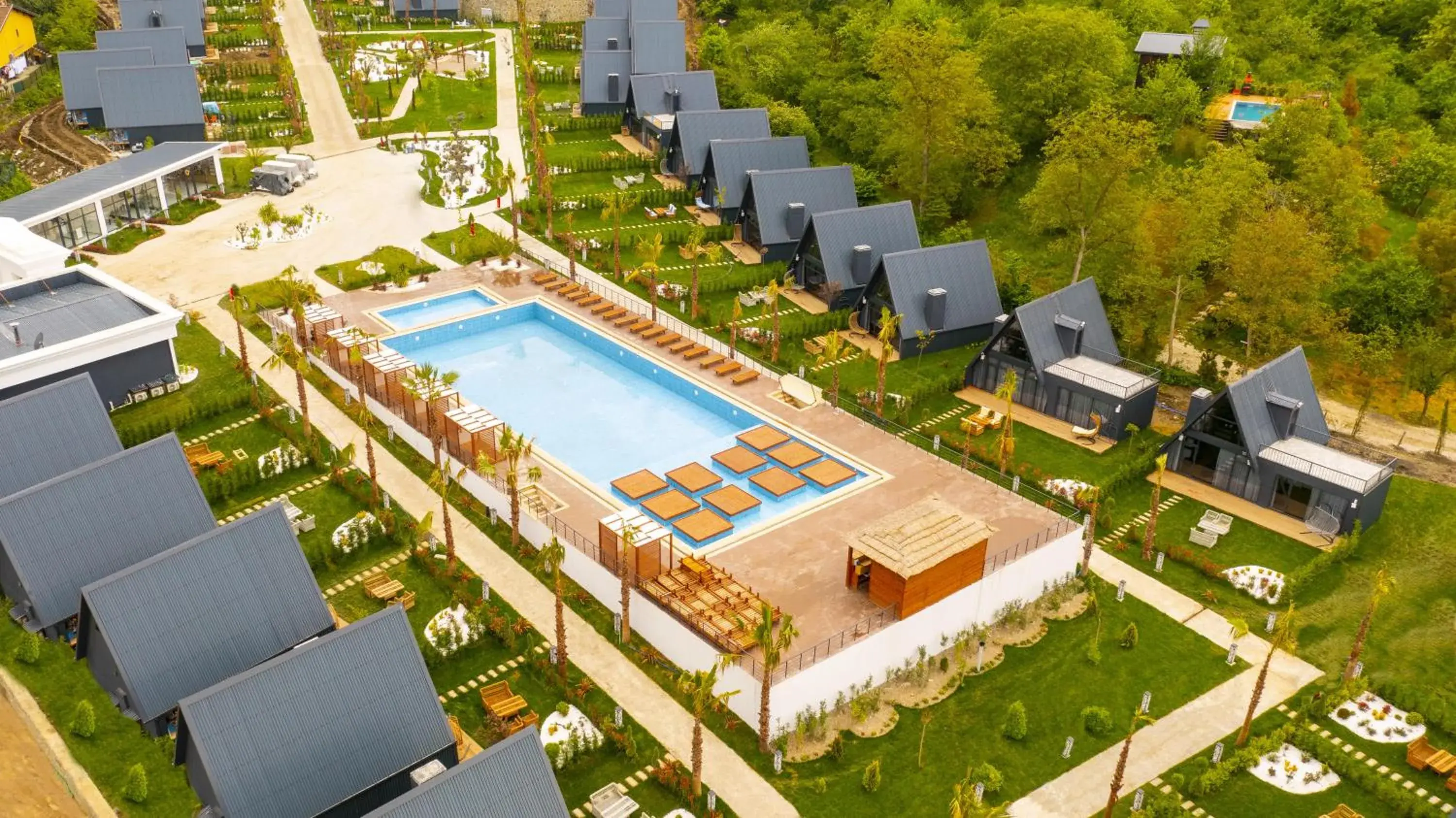Swimming pool in Ramada Resort By Wyndham Sapanca Thermal Swimming pool in Ramada Resort By Wyndham Sapanca Thermal