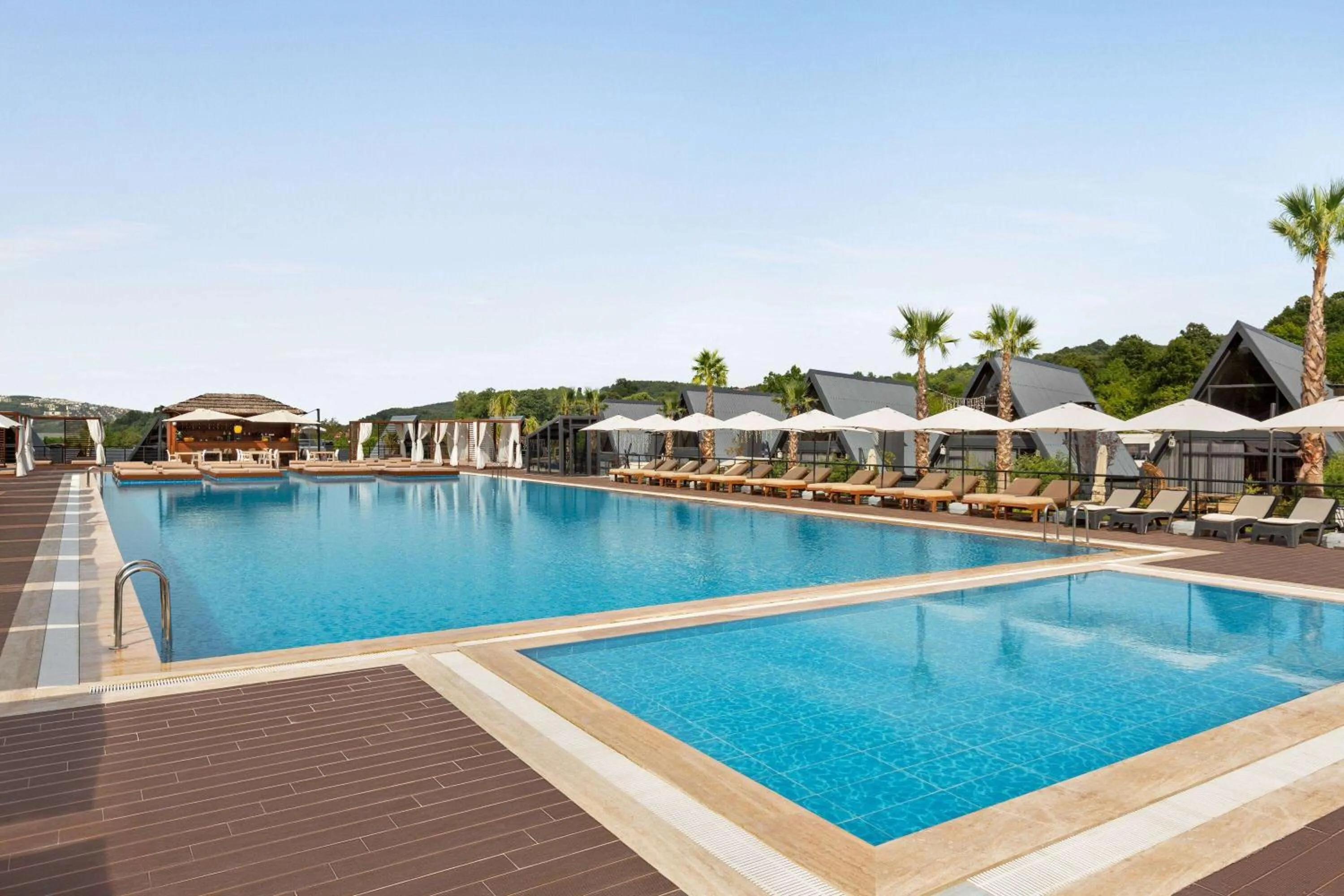 Swimming pool in Ramada Resort By Wyndham Sapanca Thermal