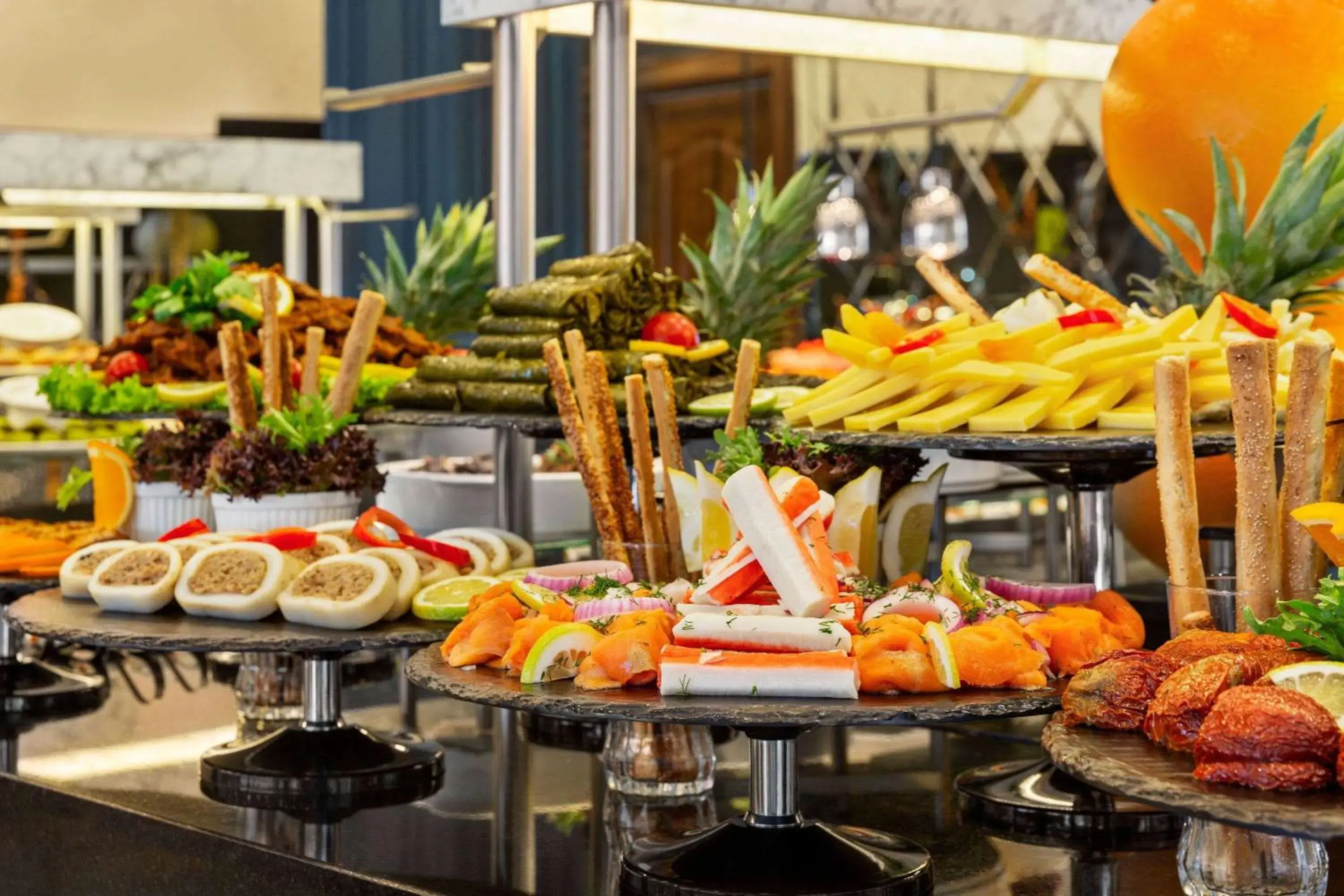 Restaurant/places to eat in Ramada Resort By Wyndham Sapanca Thermal Restaurant/places to eat in Ramada Resort By Wyndham Sapanca Thermal