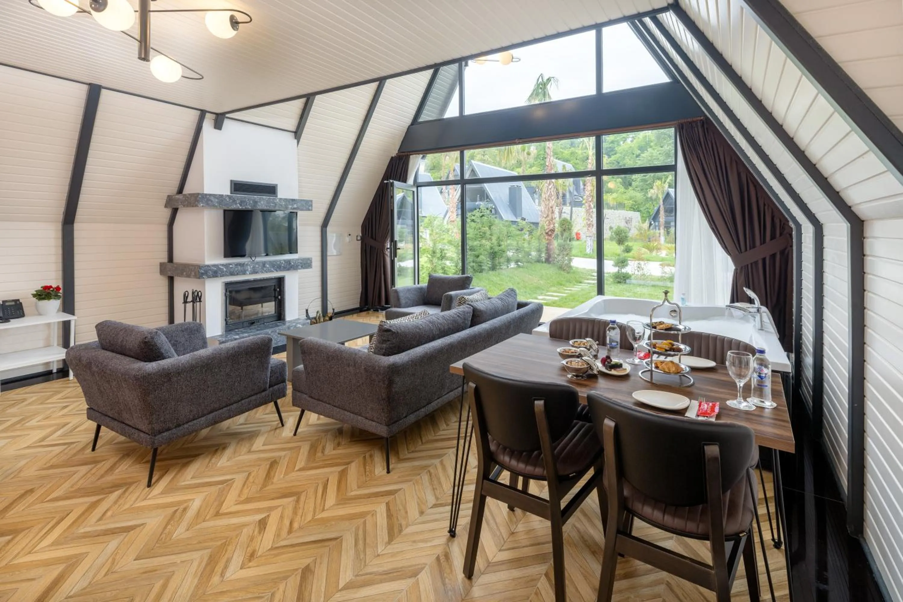 TV and multimedia in Ramada Resort By Wyndham Sapanca Thermal