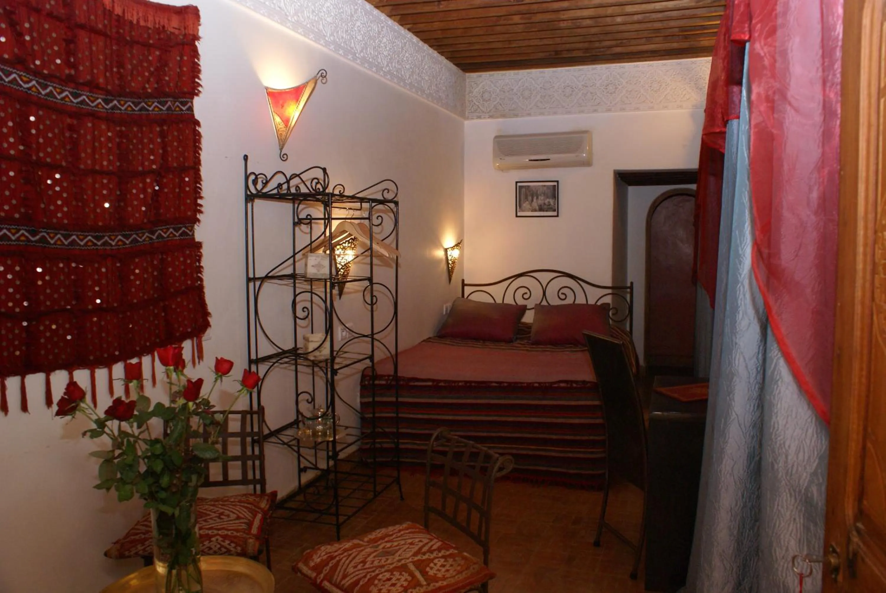 Photo of the whole room, Bed in Riad Attarine