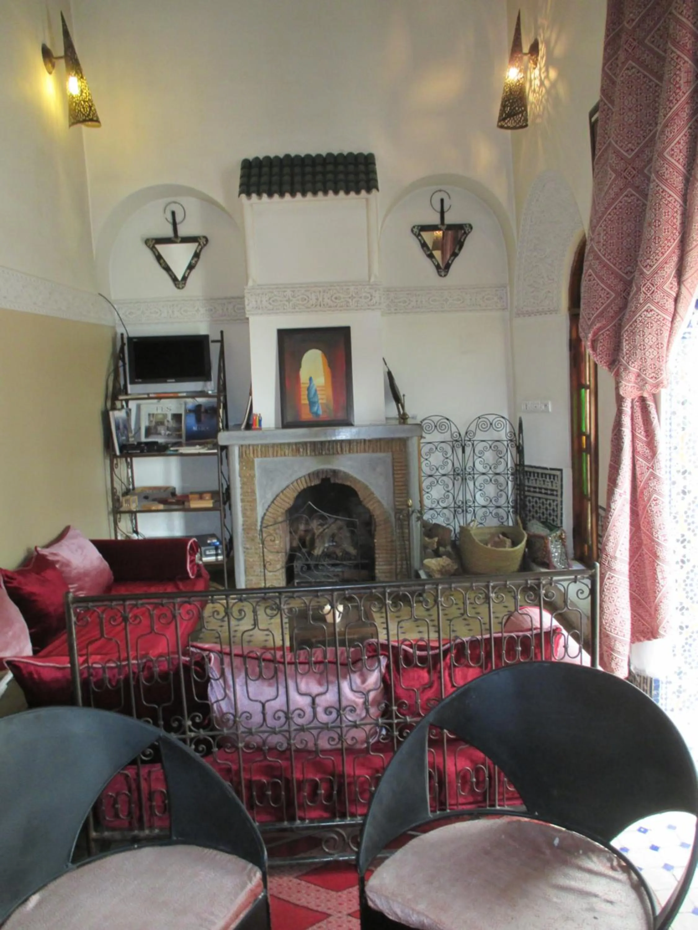Communal lounge/ TV room in Riad Attarine