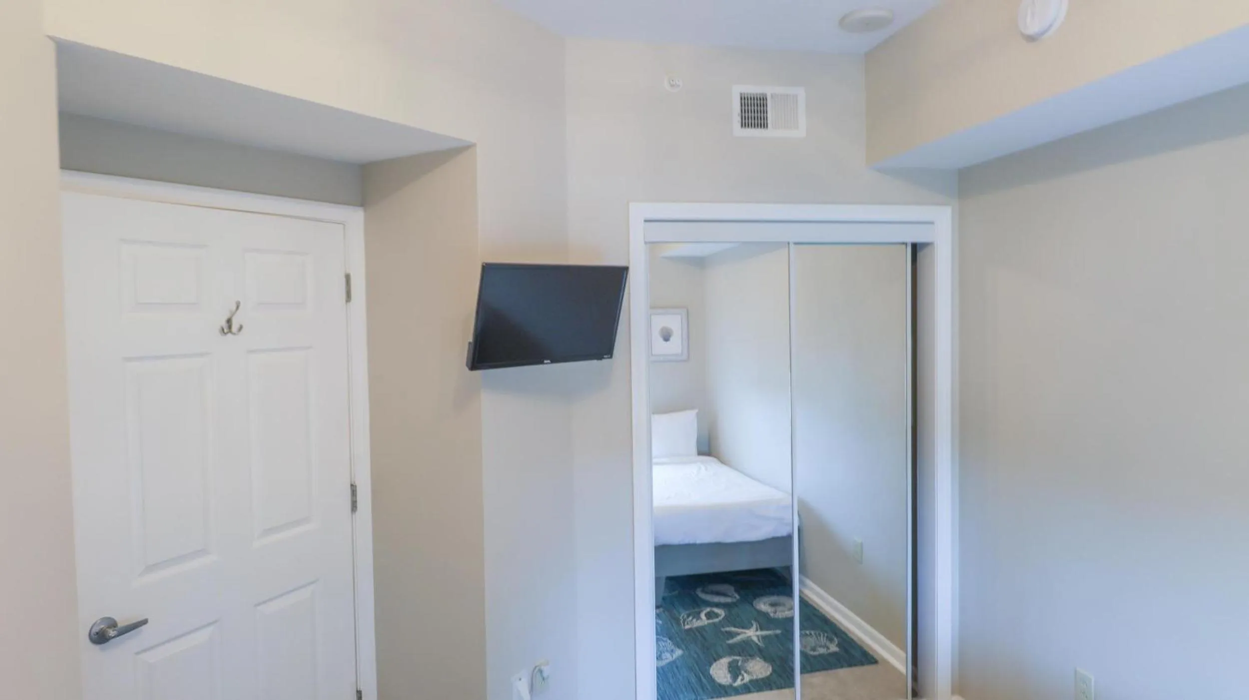 Bed in Legacy II 604