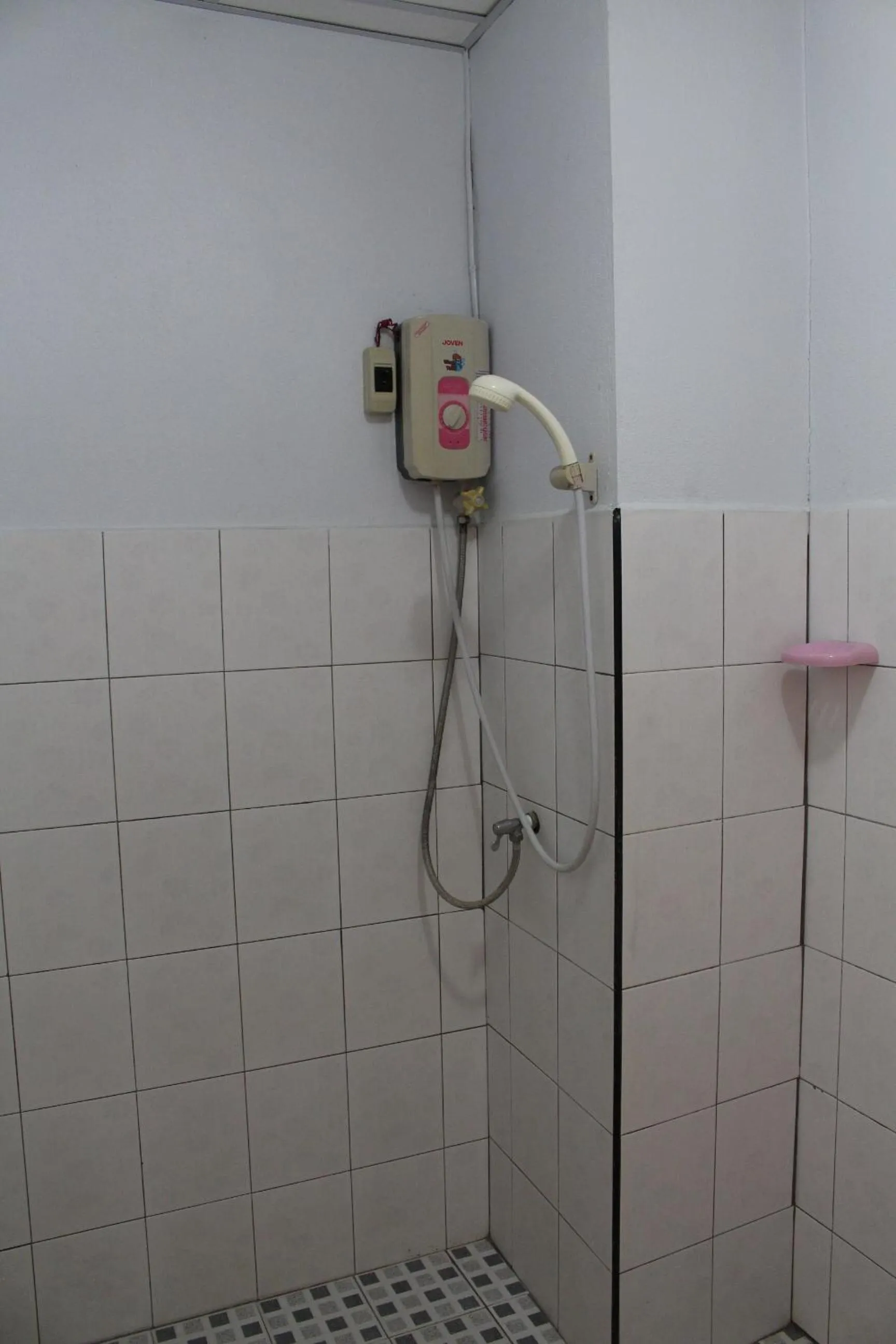 Bathroom in OYO 75420 Howto Hotel