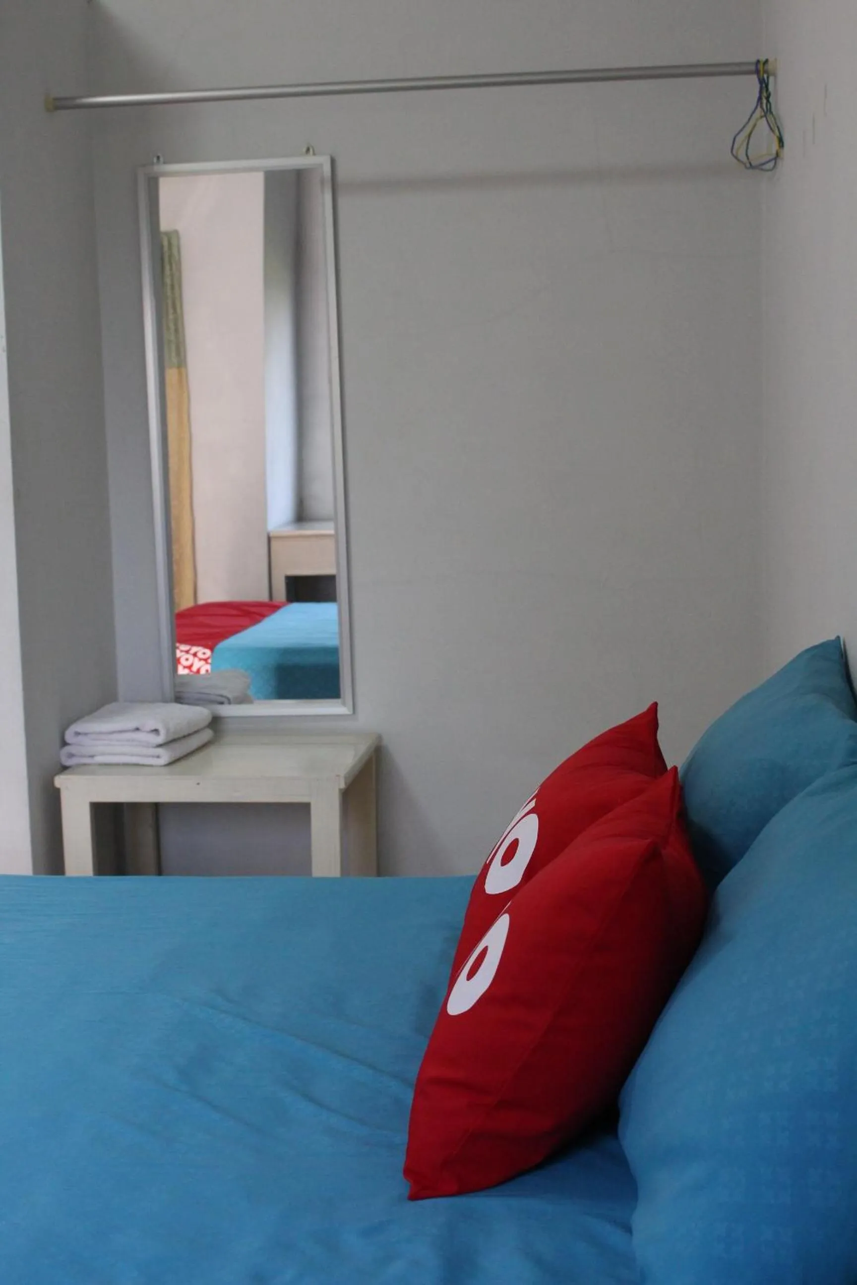 Bedroom, Bed in OYO 75420 Howto Hotel