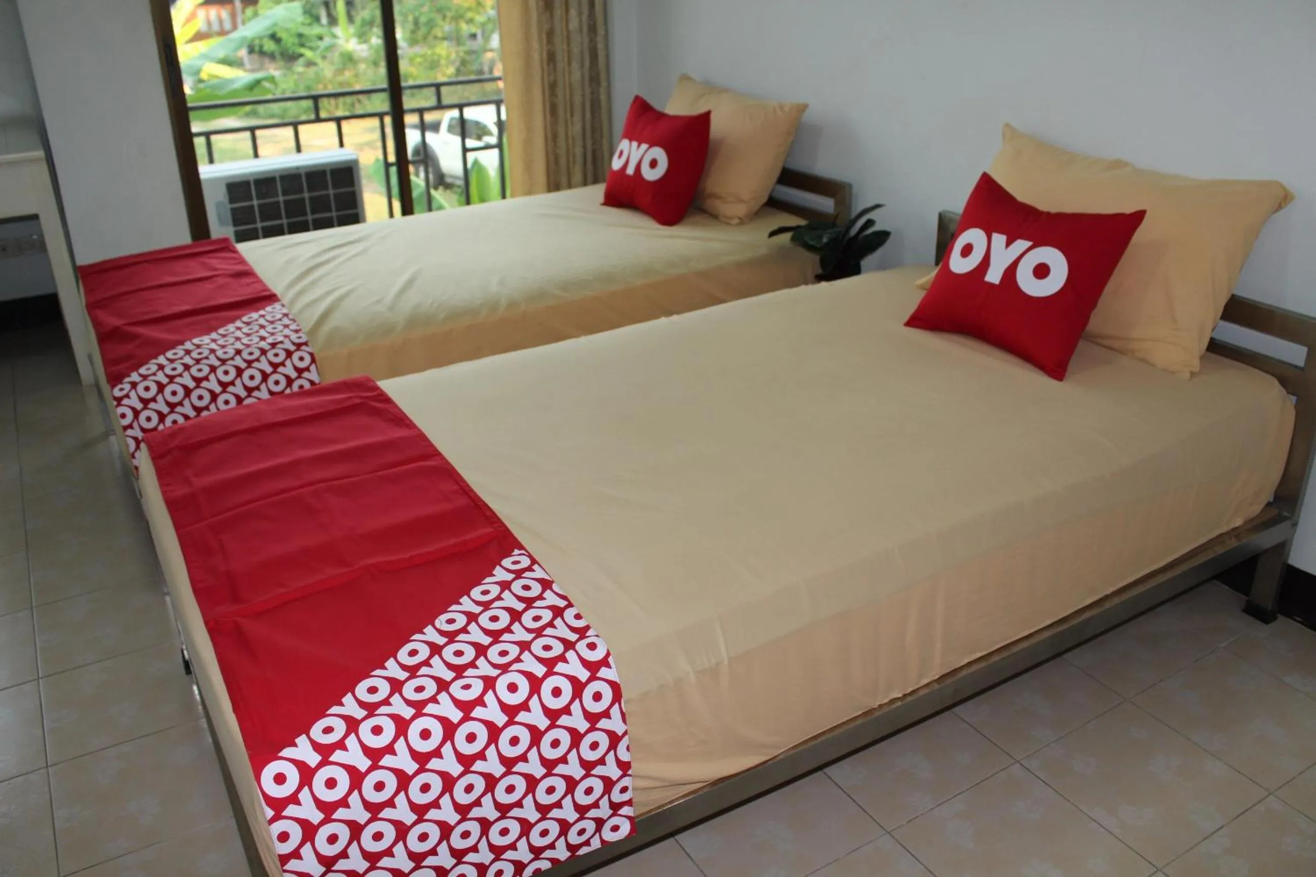 Bedroom, Bed in OYO 75420 Howto Hotel