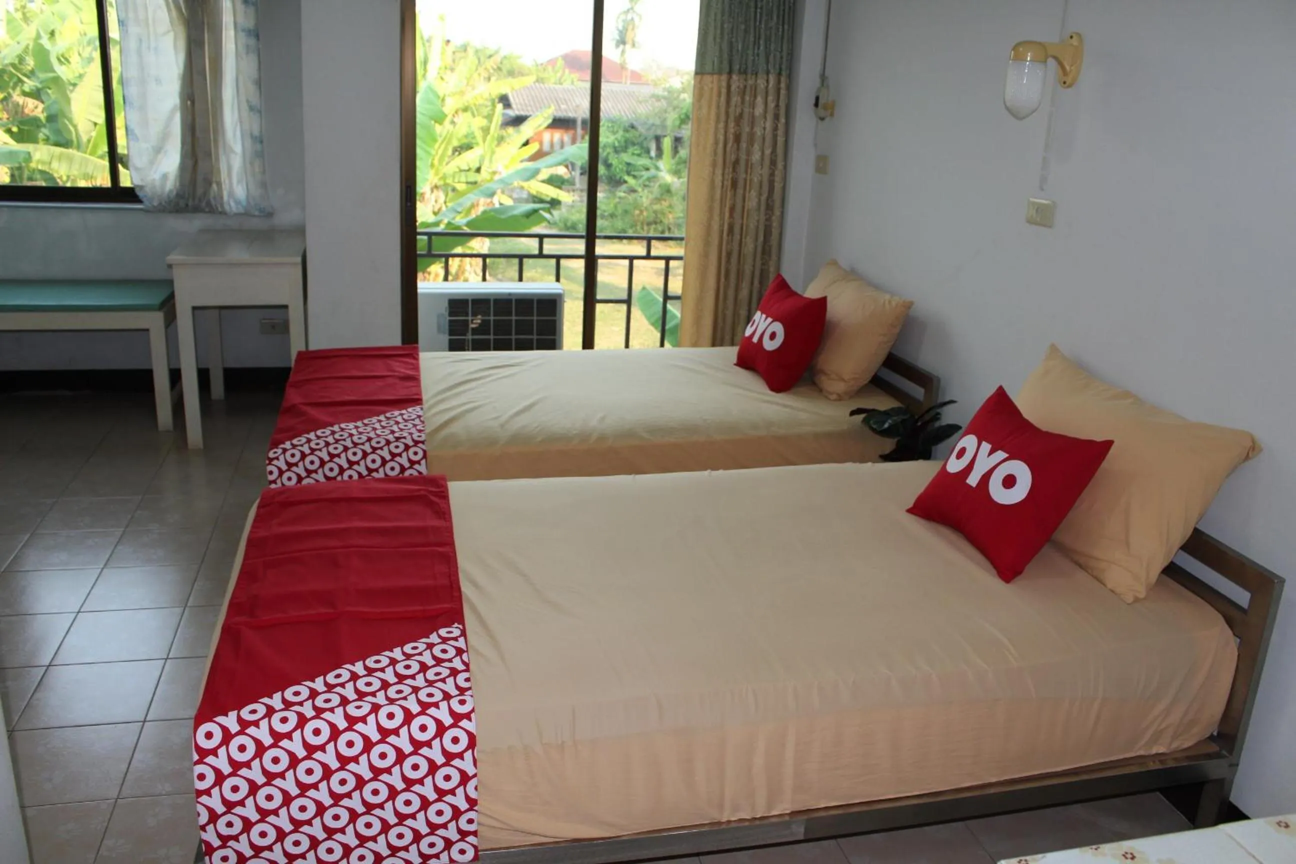 Bedroom, Bed in OYO 75420 Howto Hotel