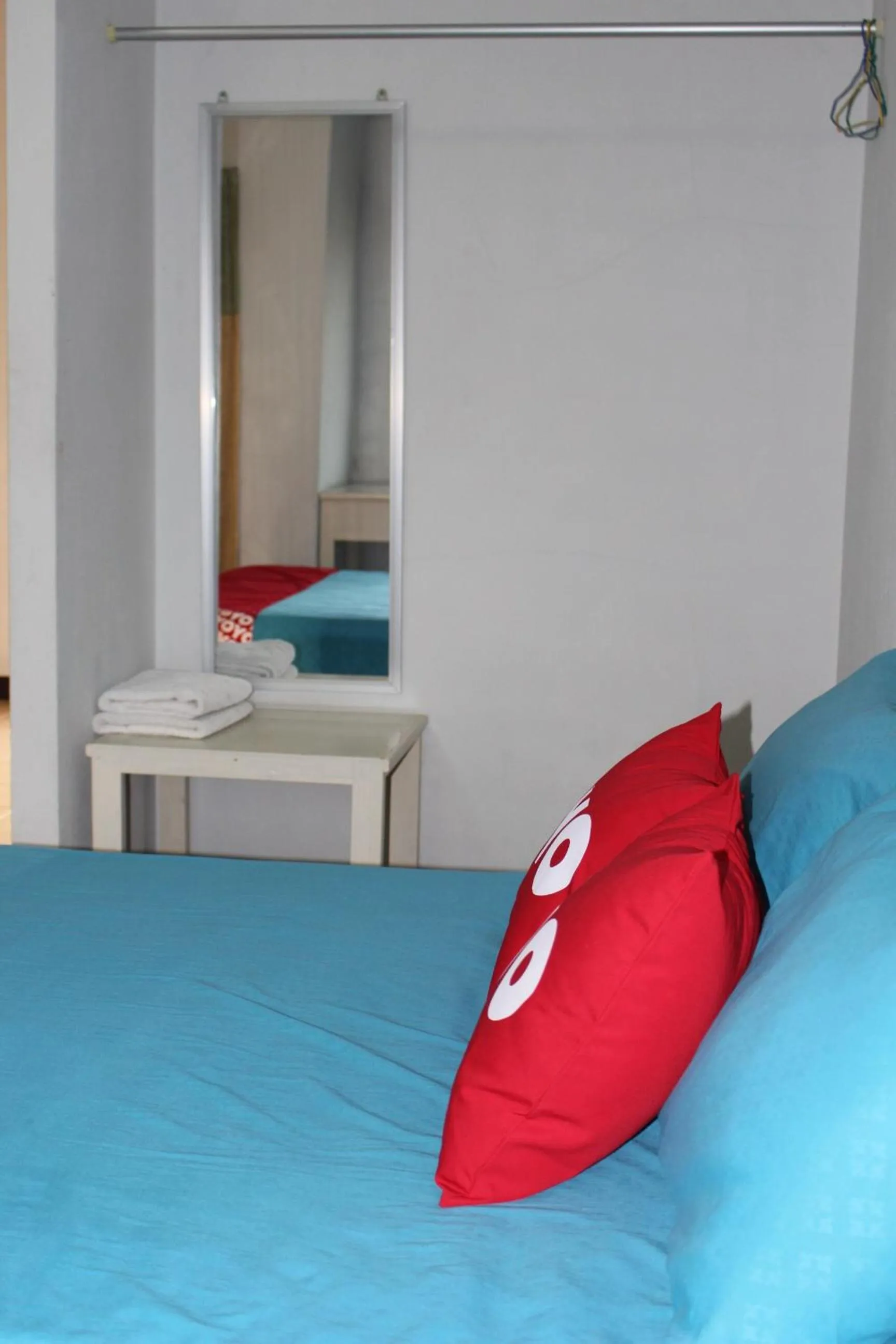 Bedroom, Bed in OYO 75420 Howto Hotel