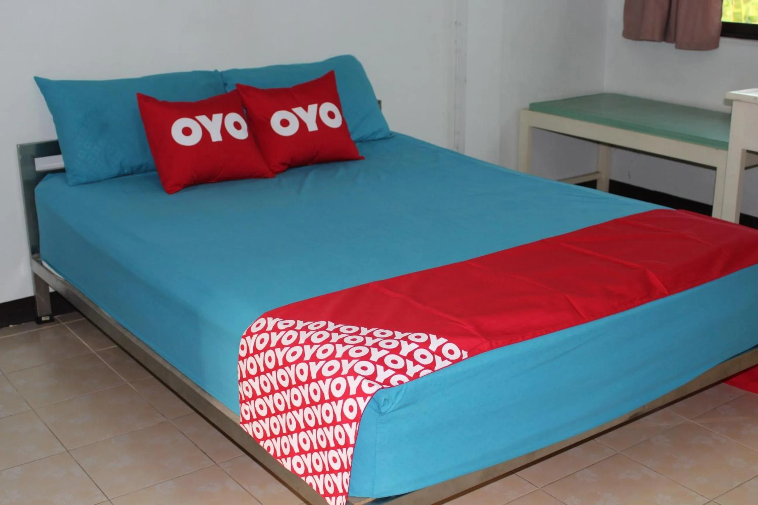 Bedroom, Bed in OYO 75420 Howto Hotel