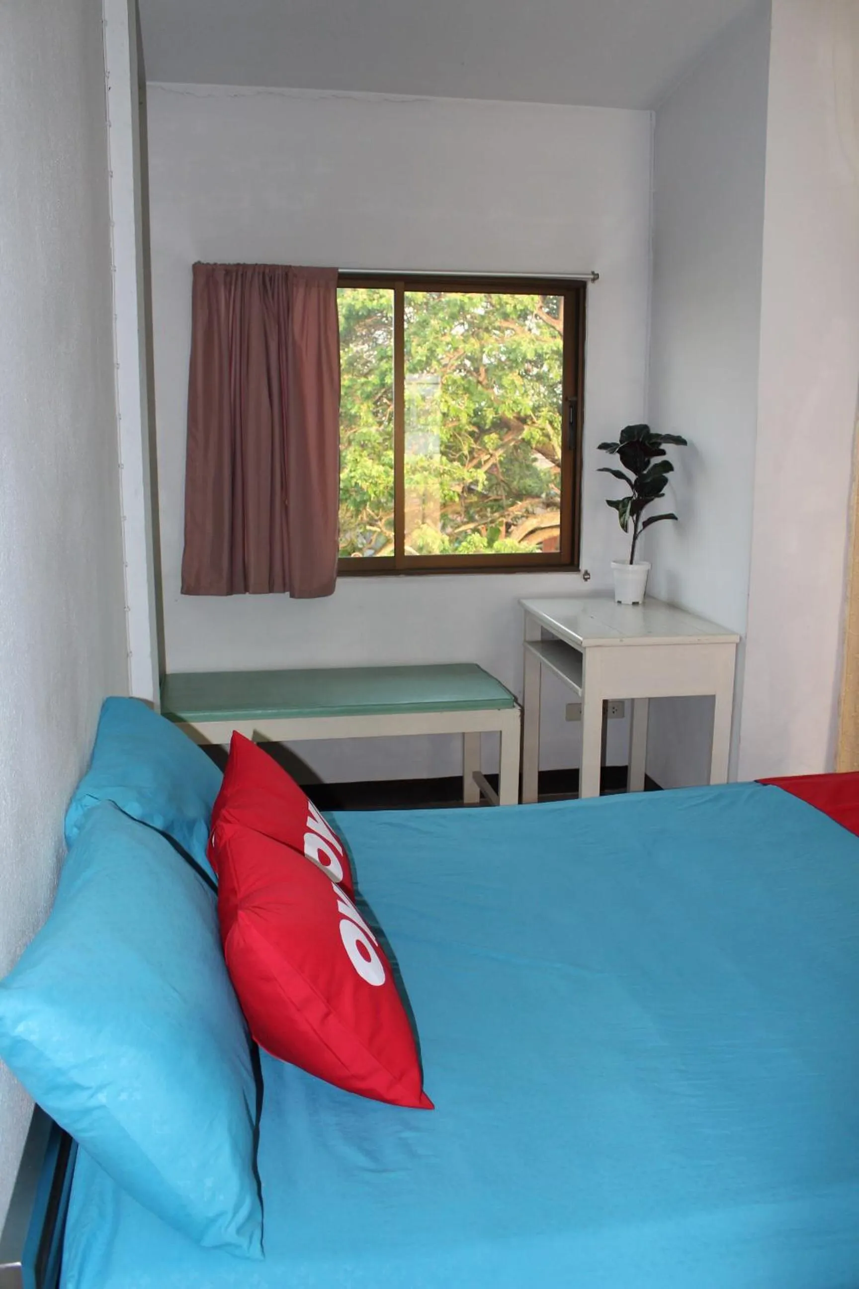 Bedroom, Bed in OYO 75420 Howto Hotel