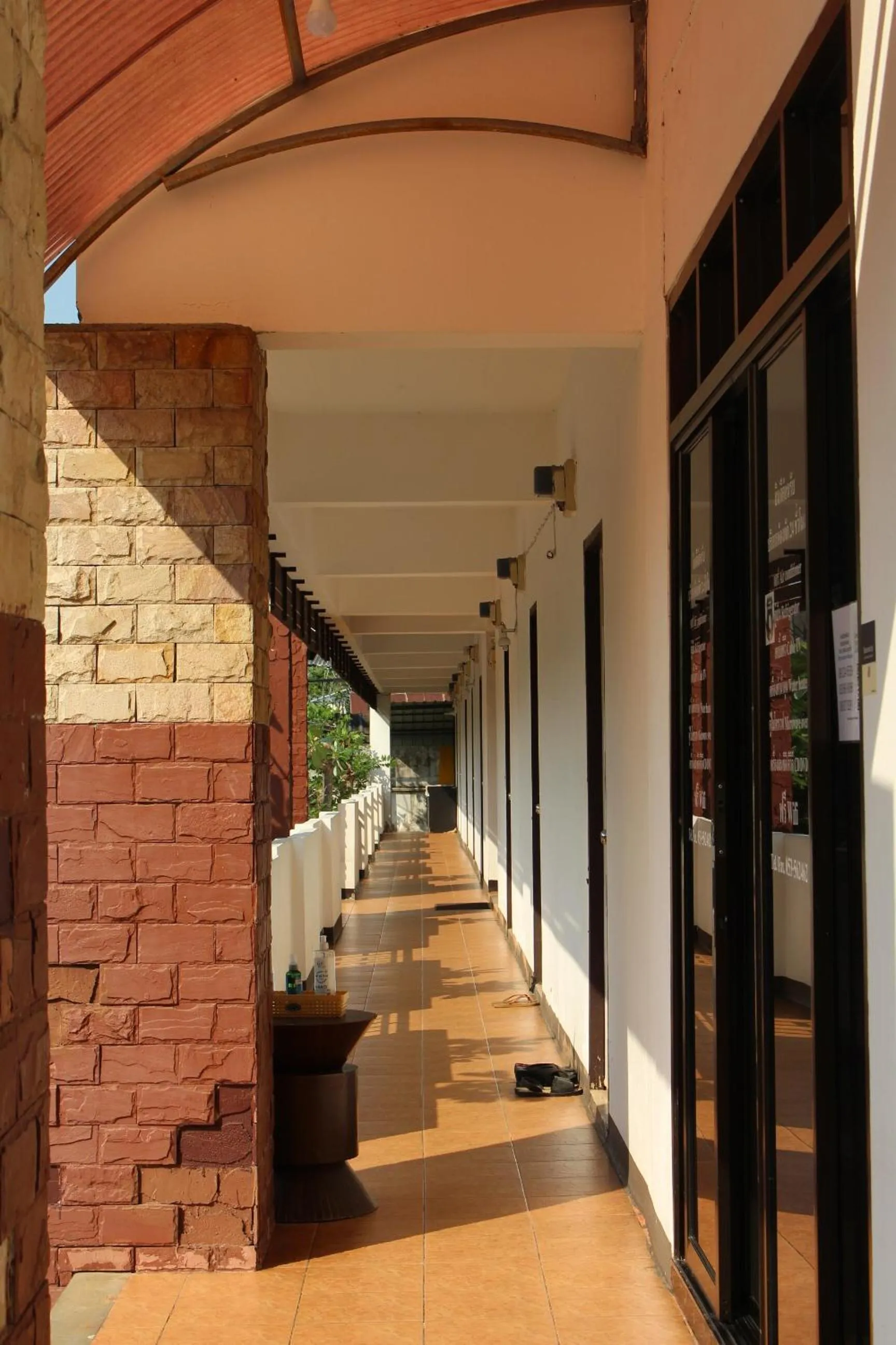 Facade/entrance in OYO 75420 Howto Hotel