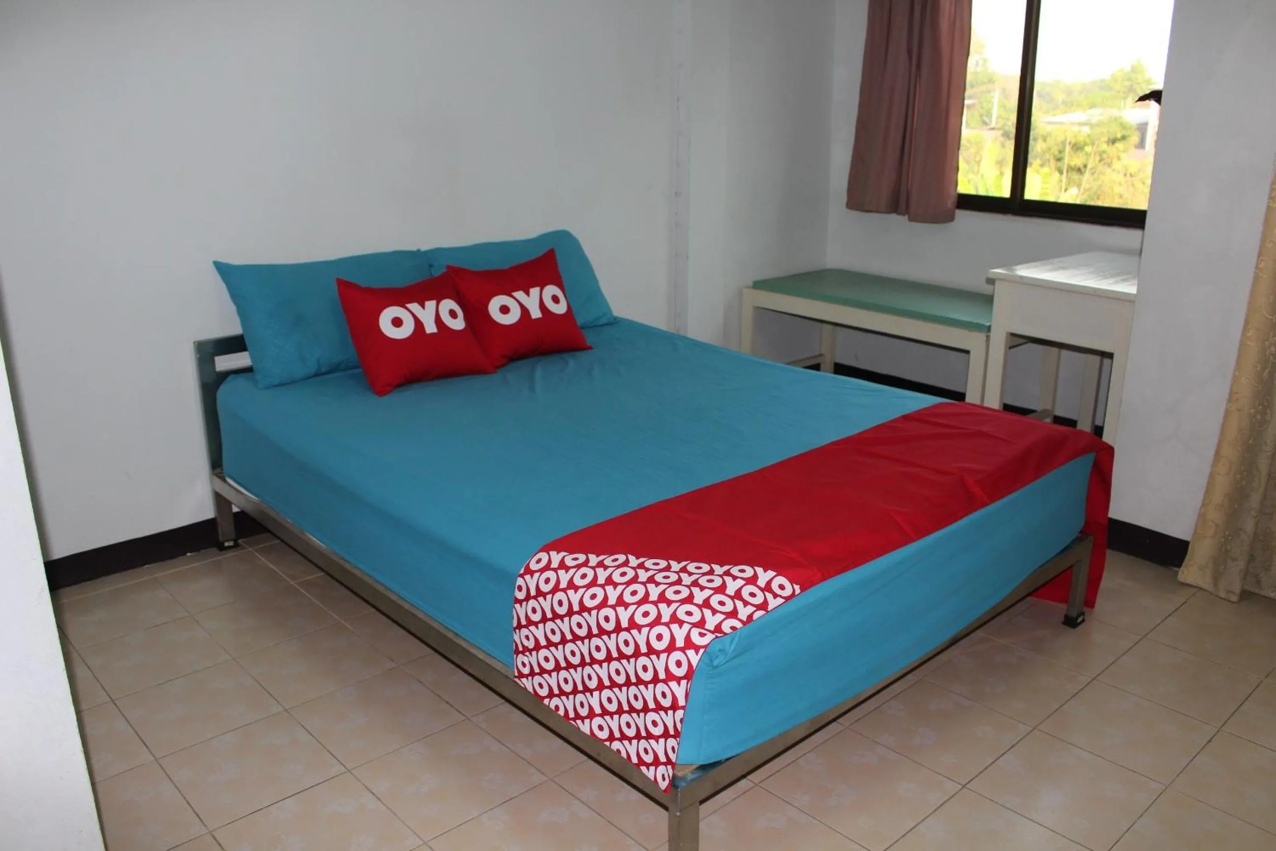 Bedroom, Bed in OYO 75420 Howto Hotel