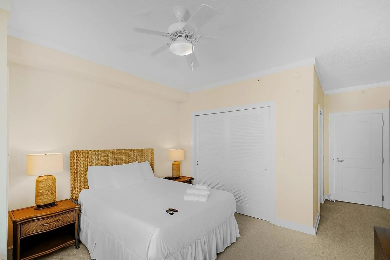 Bed in Ocean Club 606