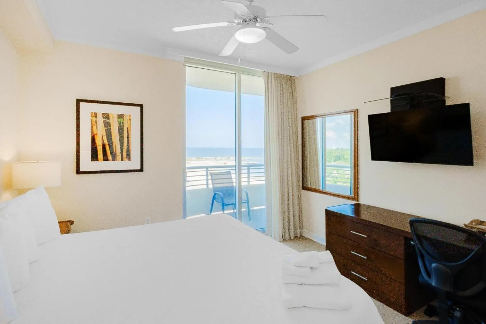 Bed in Ocean Club 606