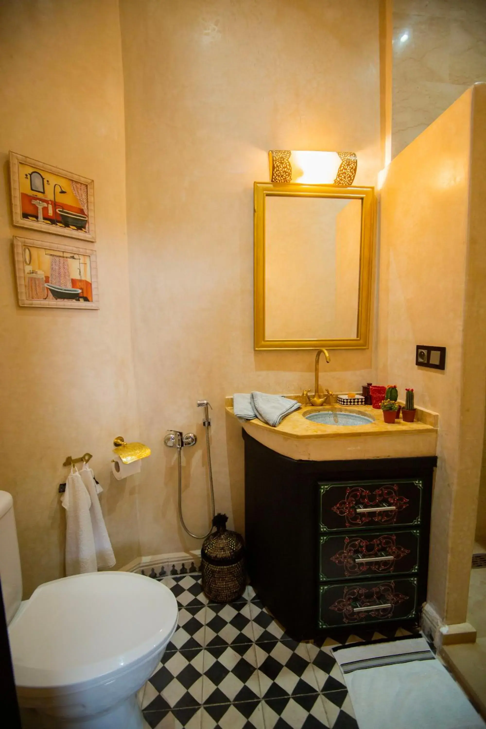 Bathroom in Riad Ta'achchaqa Bathroom in Riad Ta'achchaqa