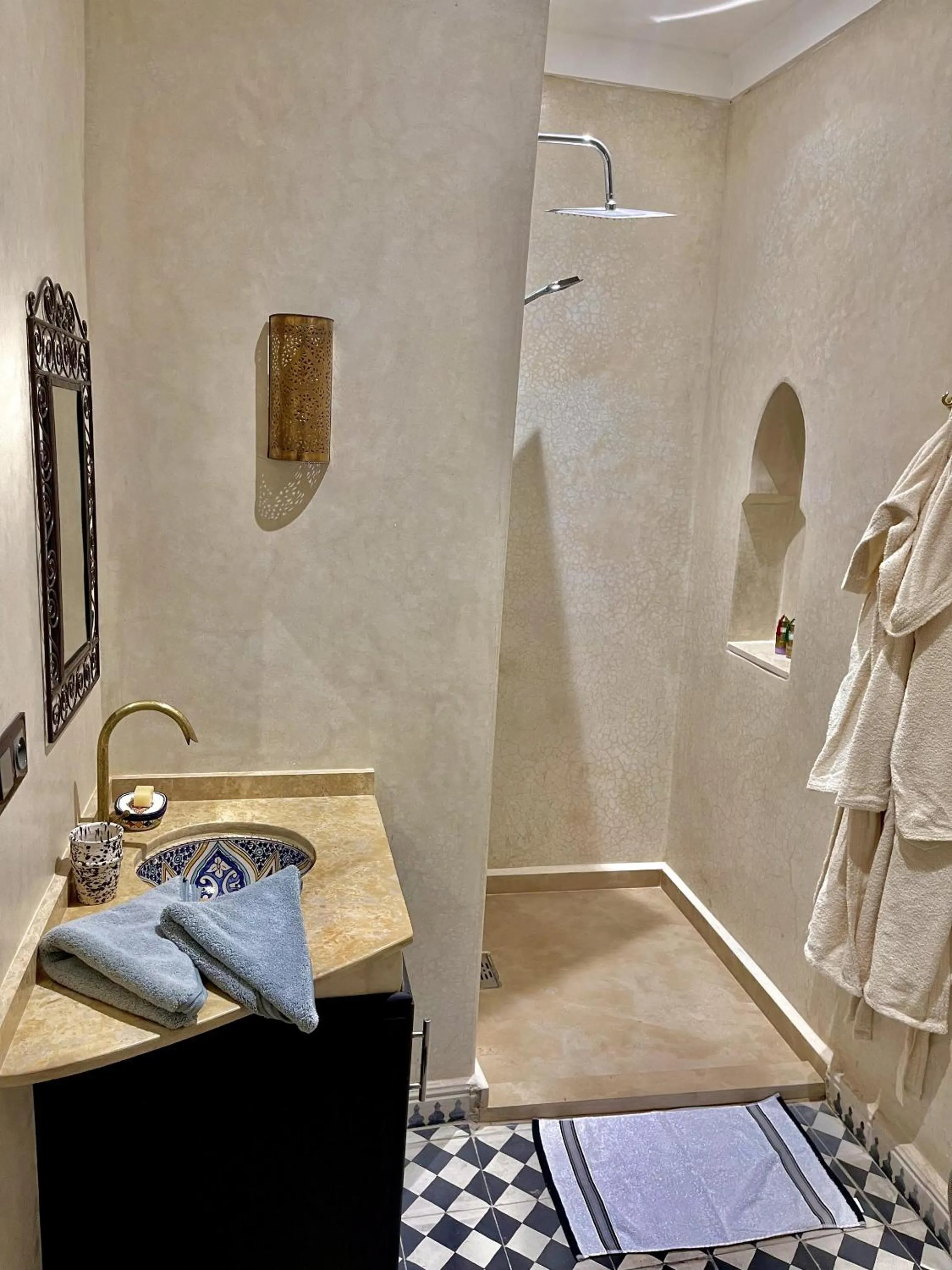 Bathroom in Riad Ta'achchaqa