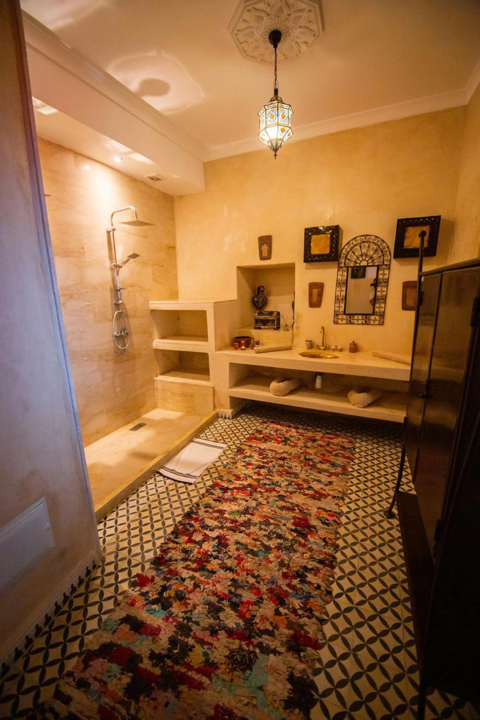 Shower, Bed in Riad Ta'achchaqa