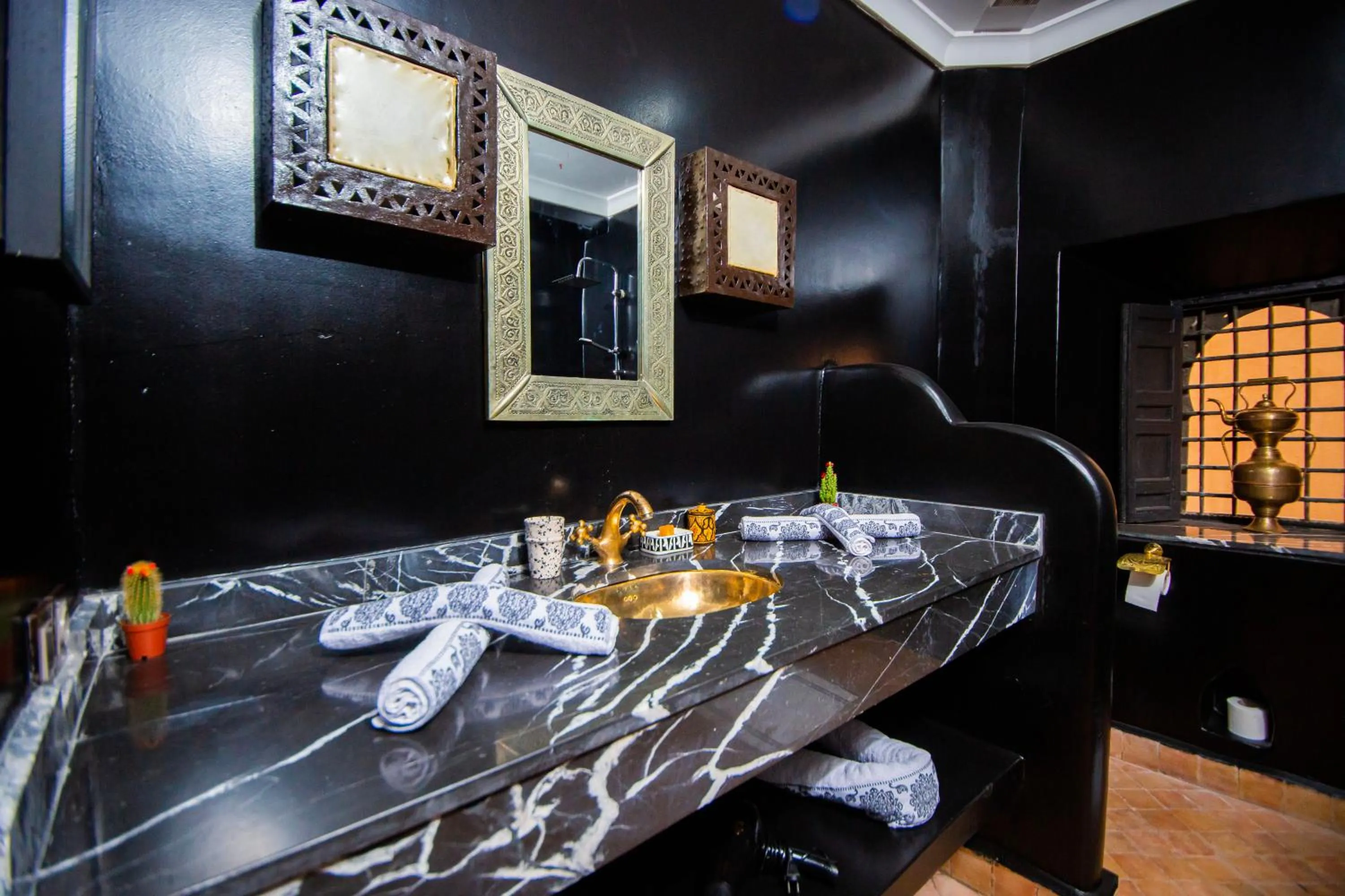 Bathroom in Riad Ta'achchaqa