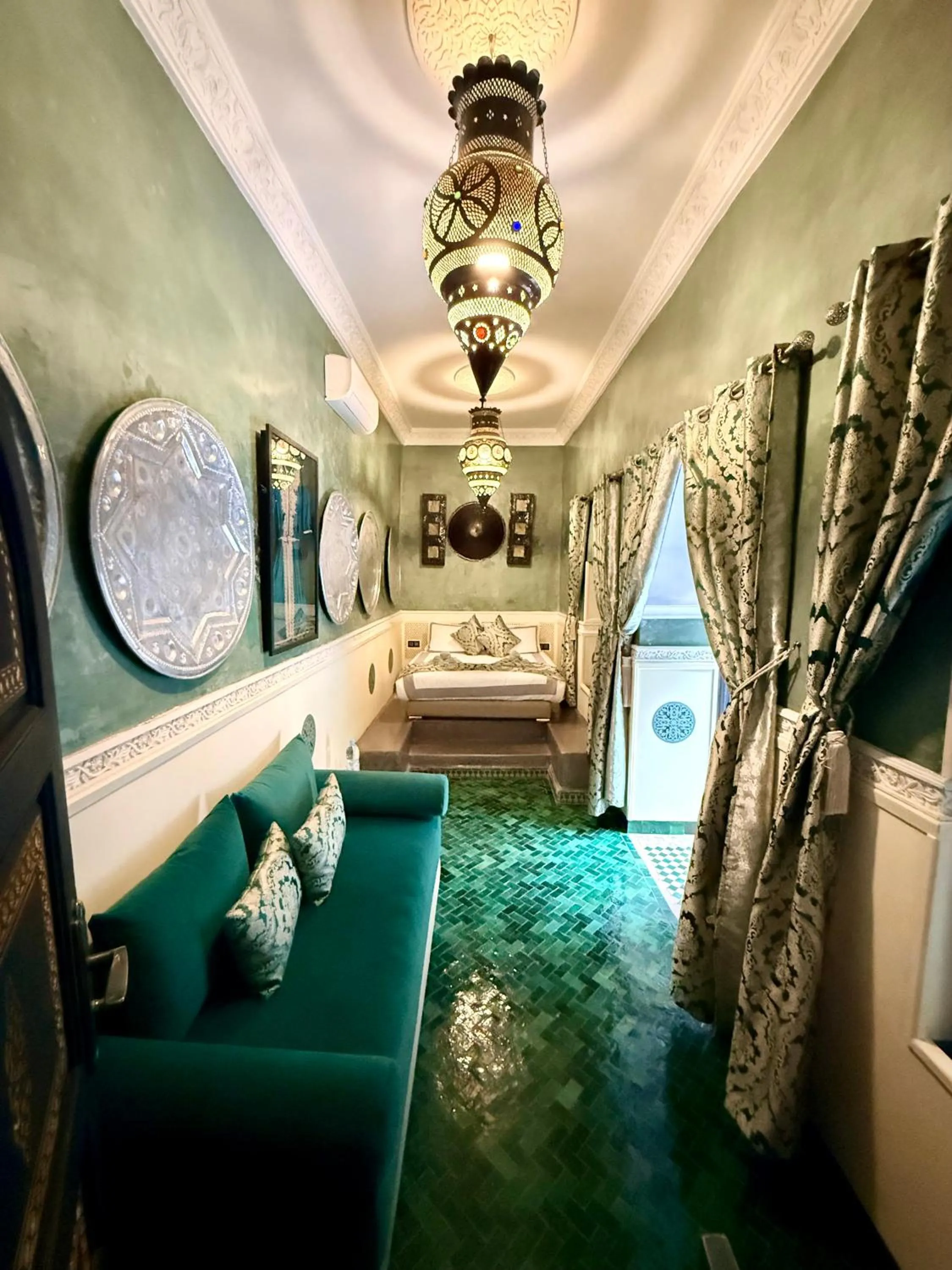 Photo of the whole room, Bed in Riad Ta'achchaqa